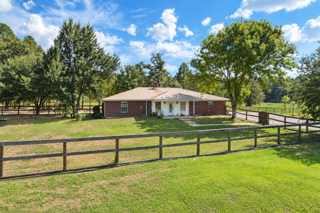 1006 Campus Drive Property Photo 1
