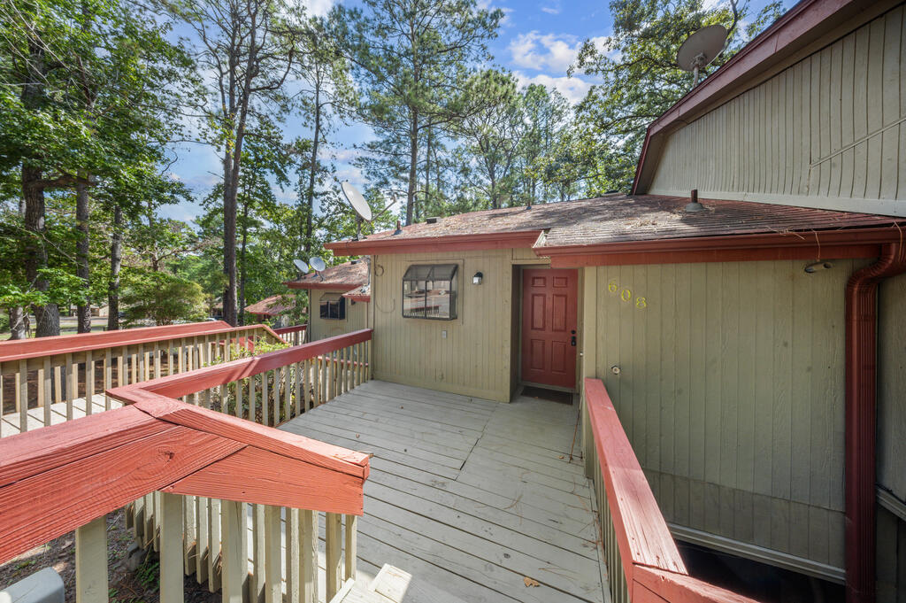 608 Players Place Property Photo 1