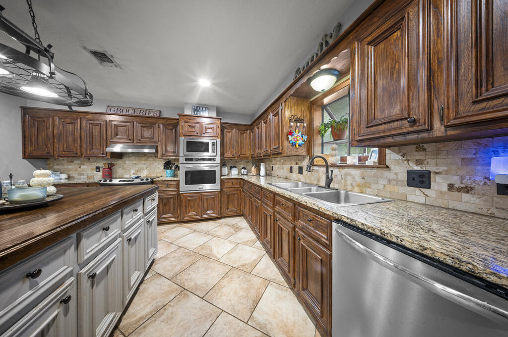 453 Fm 1747 Property Photo 5