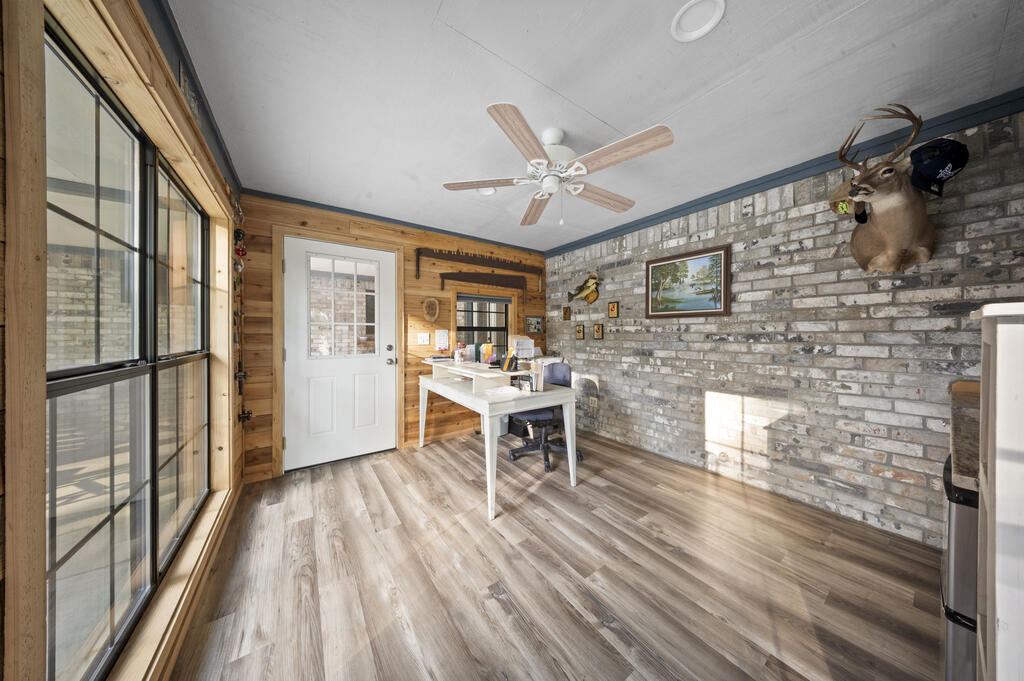 453 Fm 1747 Property Photo 25