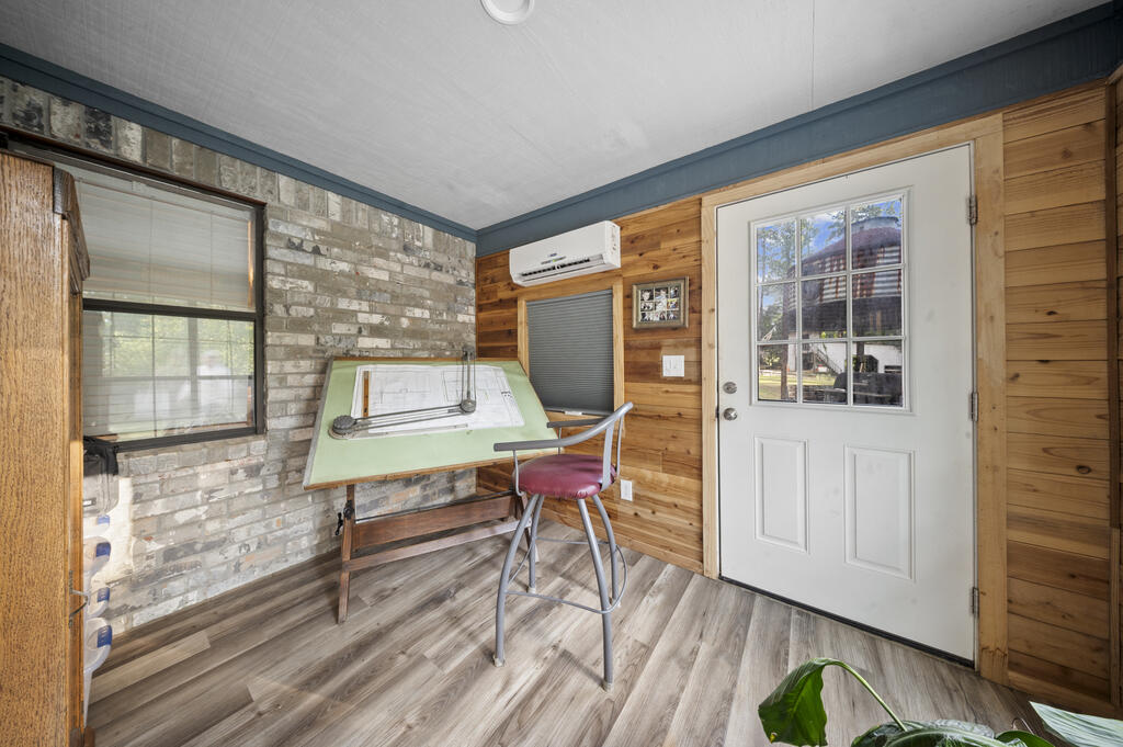 453 Fm 1747 Property Photo 28