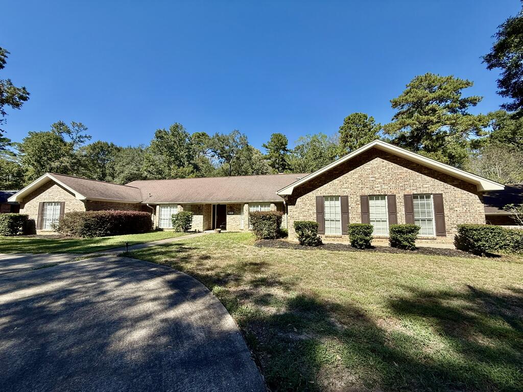 951 Hunterwood Drive Property Photo 1