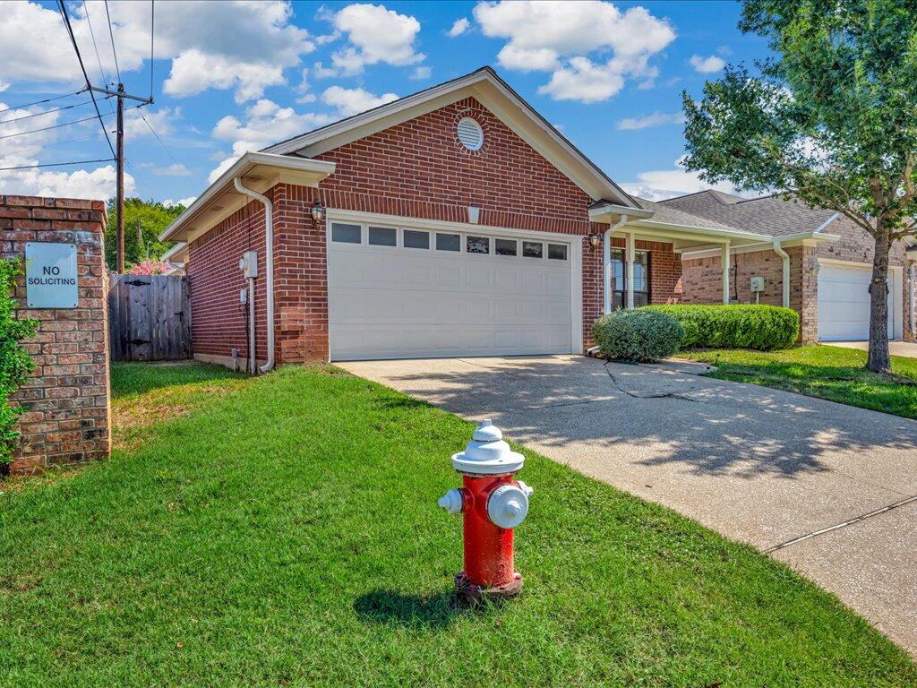 3 Austin Hollow Circle Property Photo 2