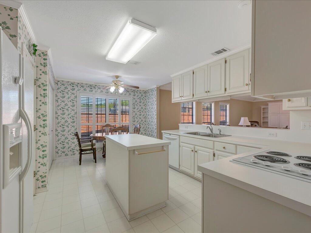 3 Austin Hollow Circle Property Photo 6