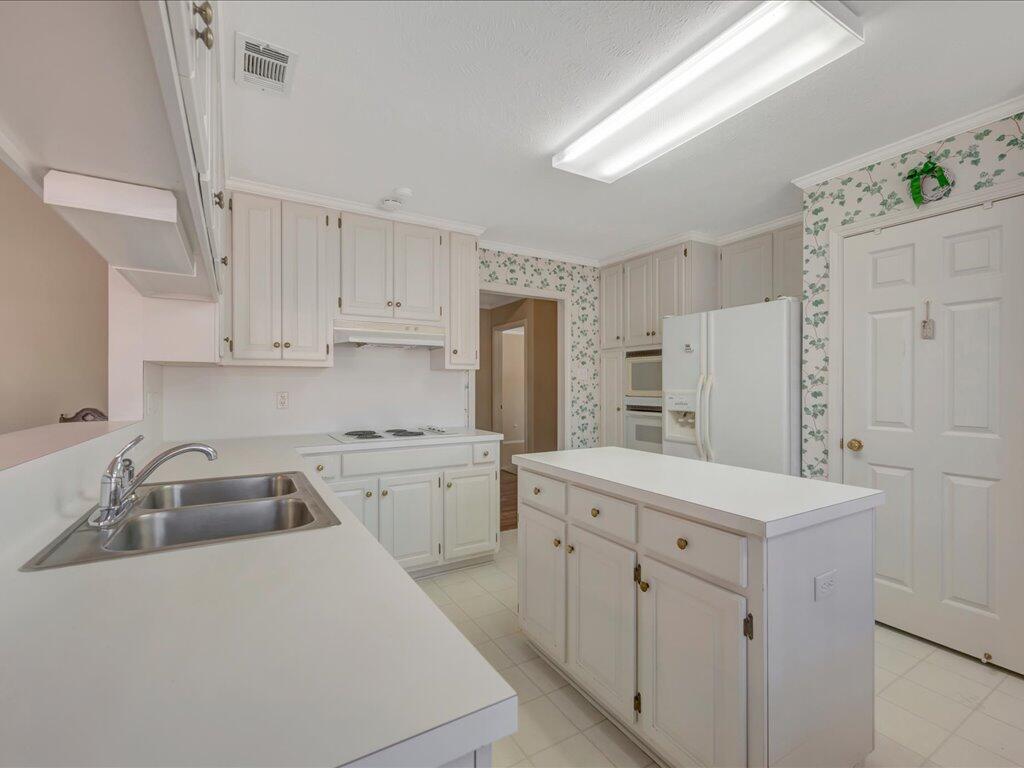 3 Austin Hollow Circle Property Photo 7