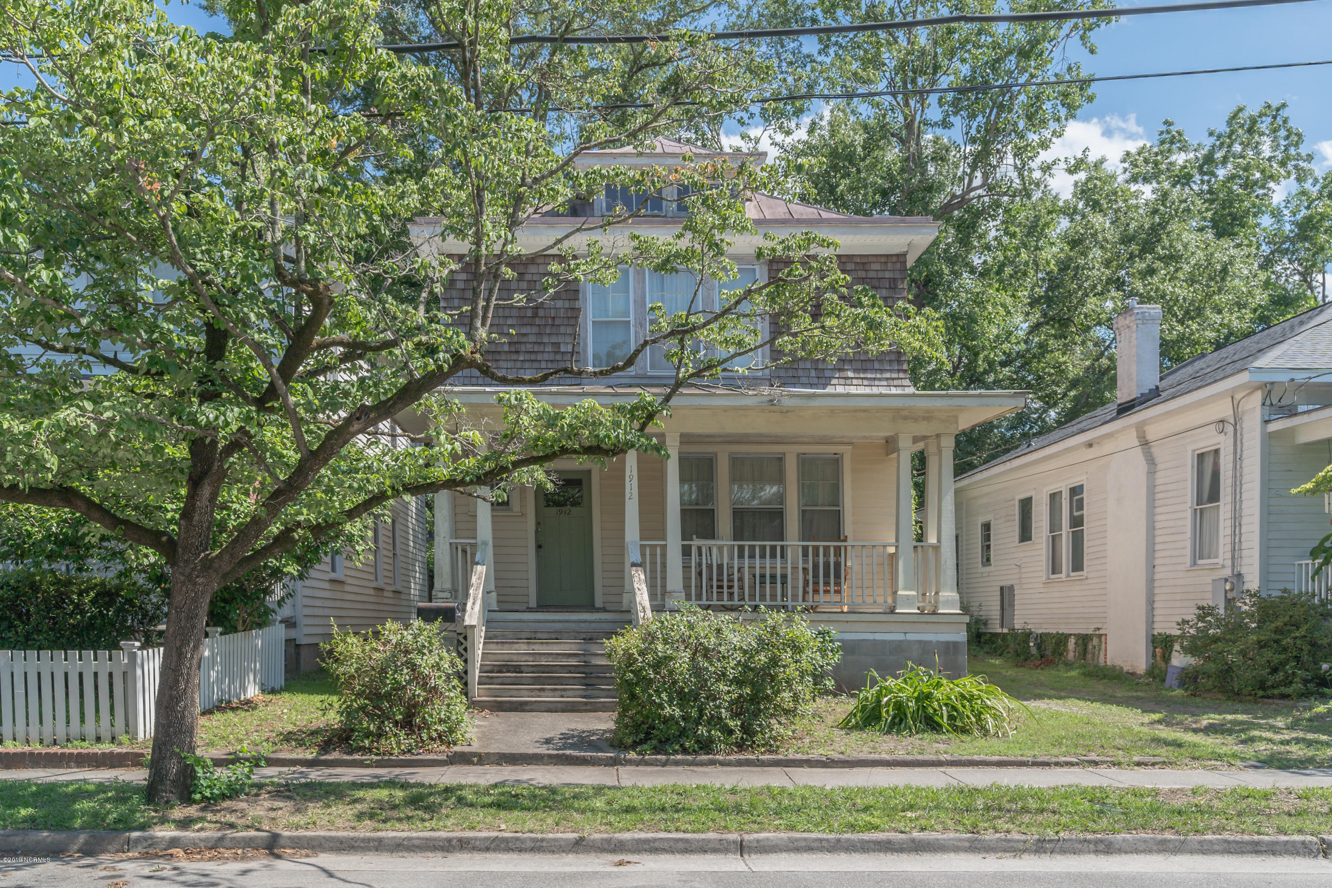 1912 Perry Avenue Property Photo 1