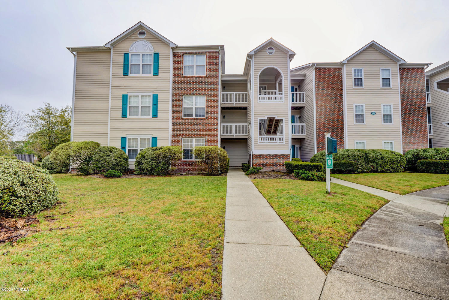 904 Litchfield Way E Property Photo 1