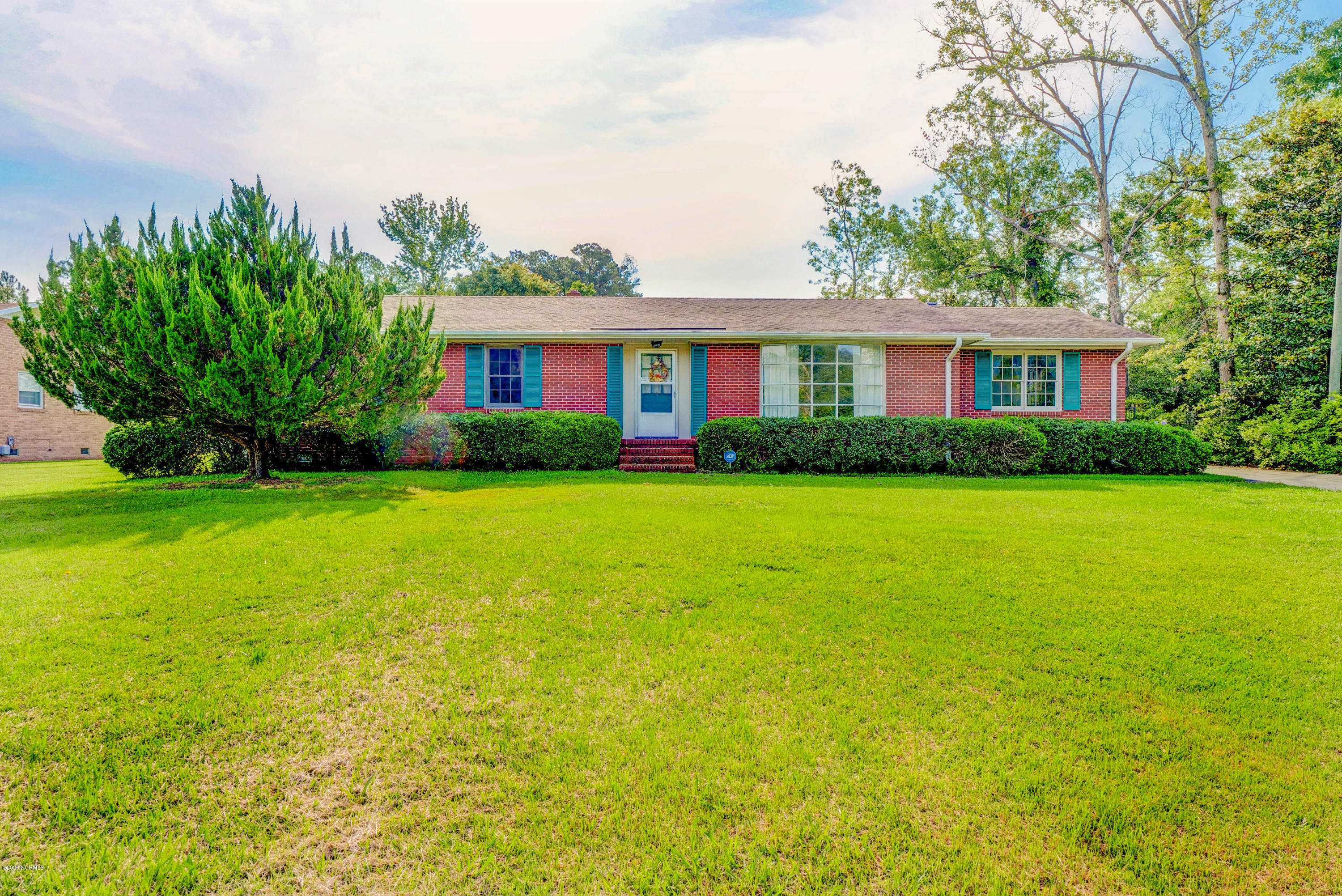 115 Country Club Drive Property Photo 1