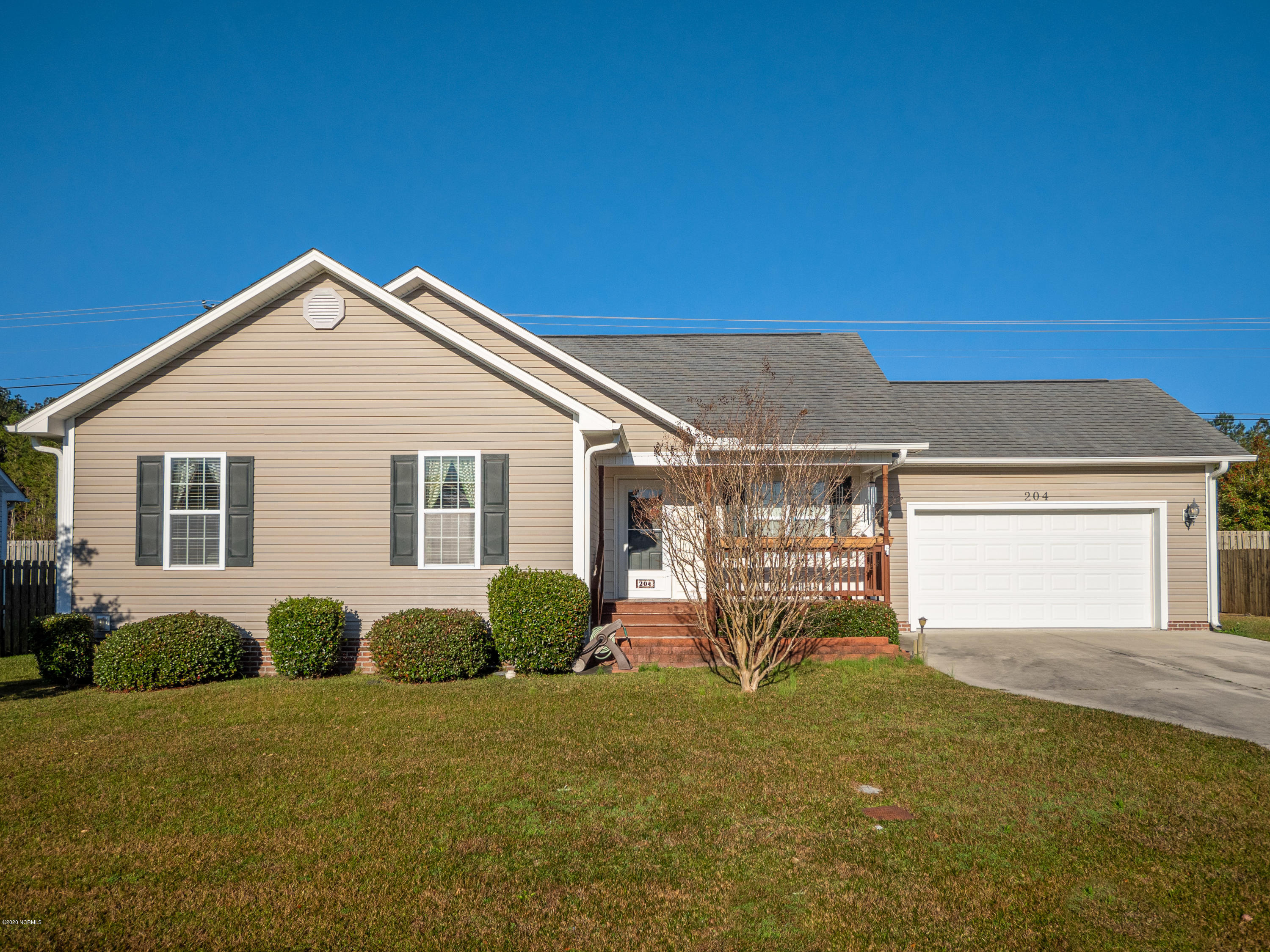 204 Oak Ridge Lane Property Photo 1