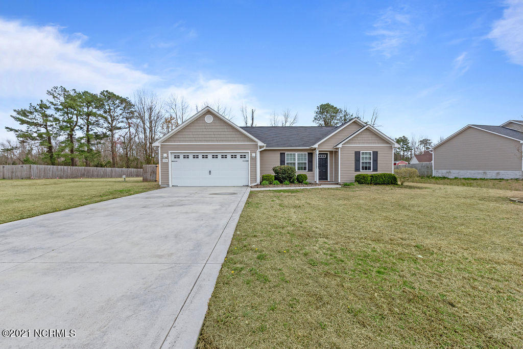 124 Woodbury Farm Drive Property Photo 1