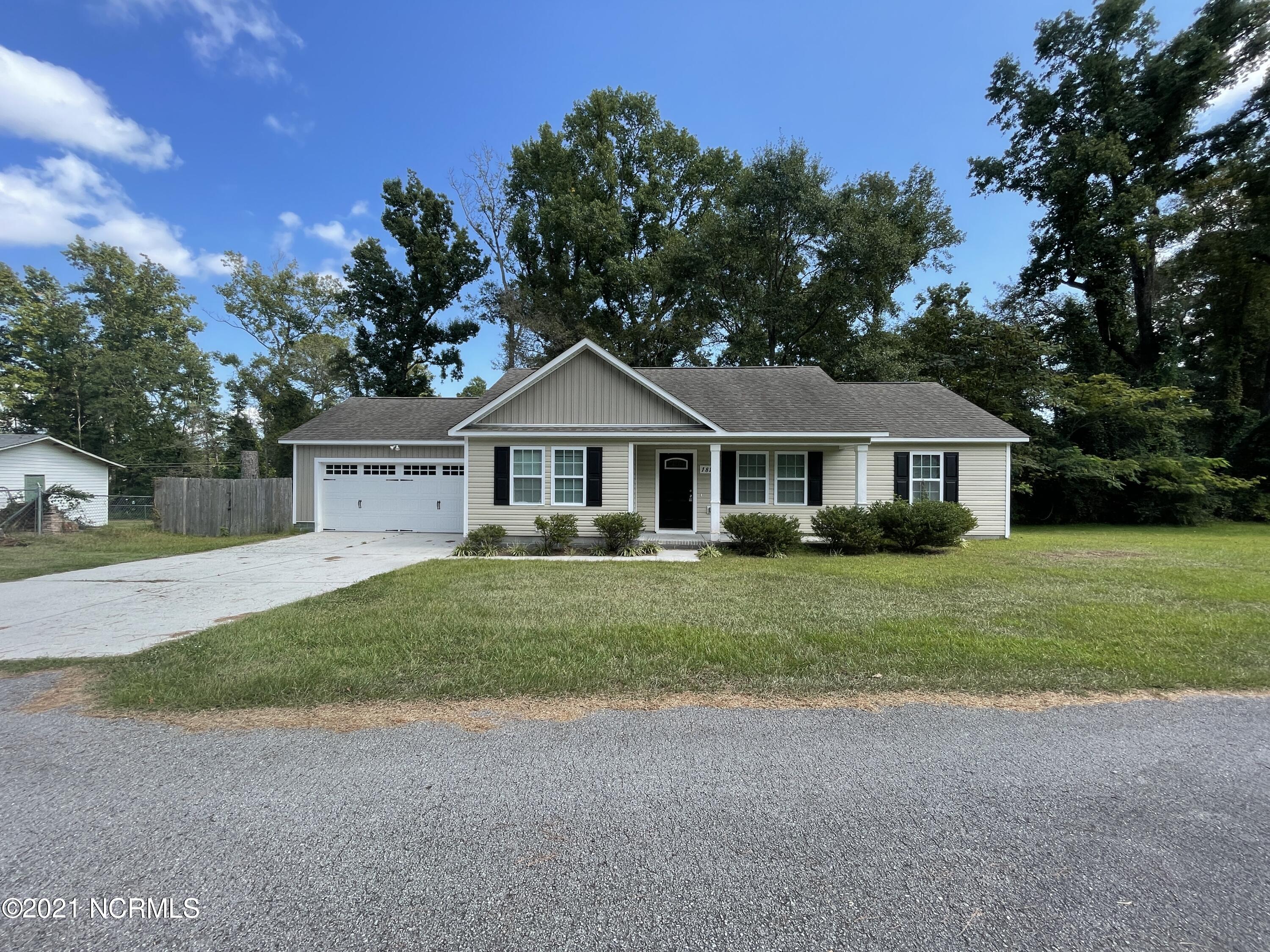 1819 Burgaw Highway Property Photo 1