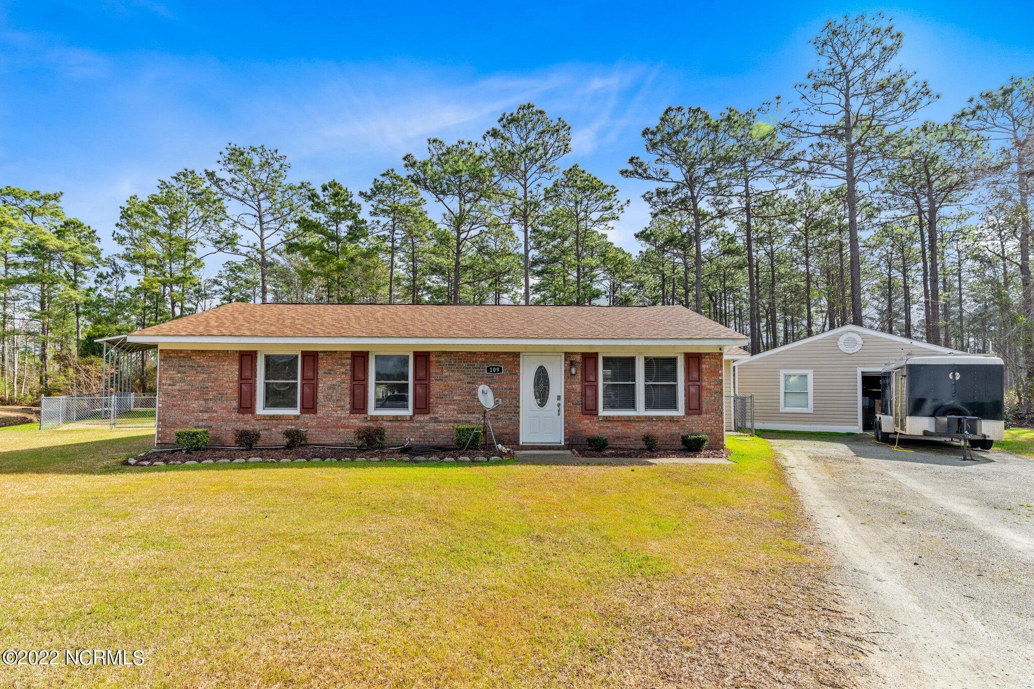 109 E Stirrup Lane Property Photo 1