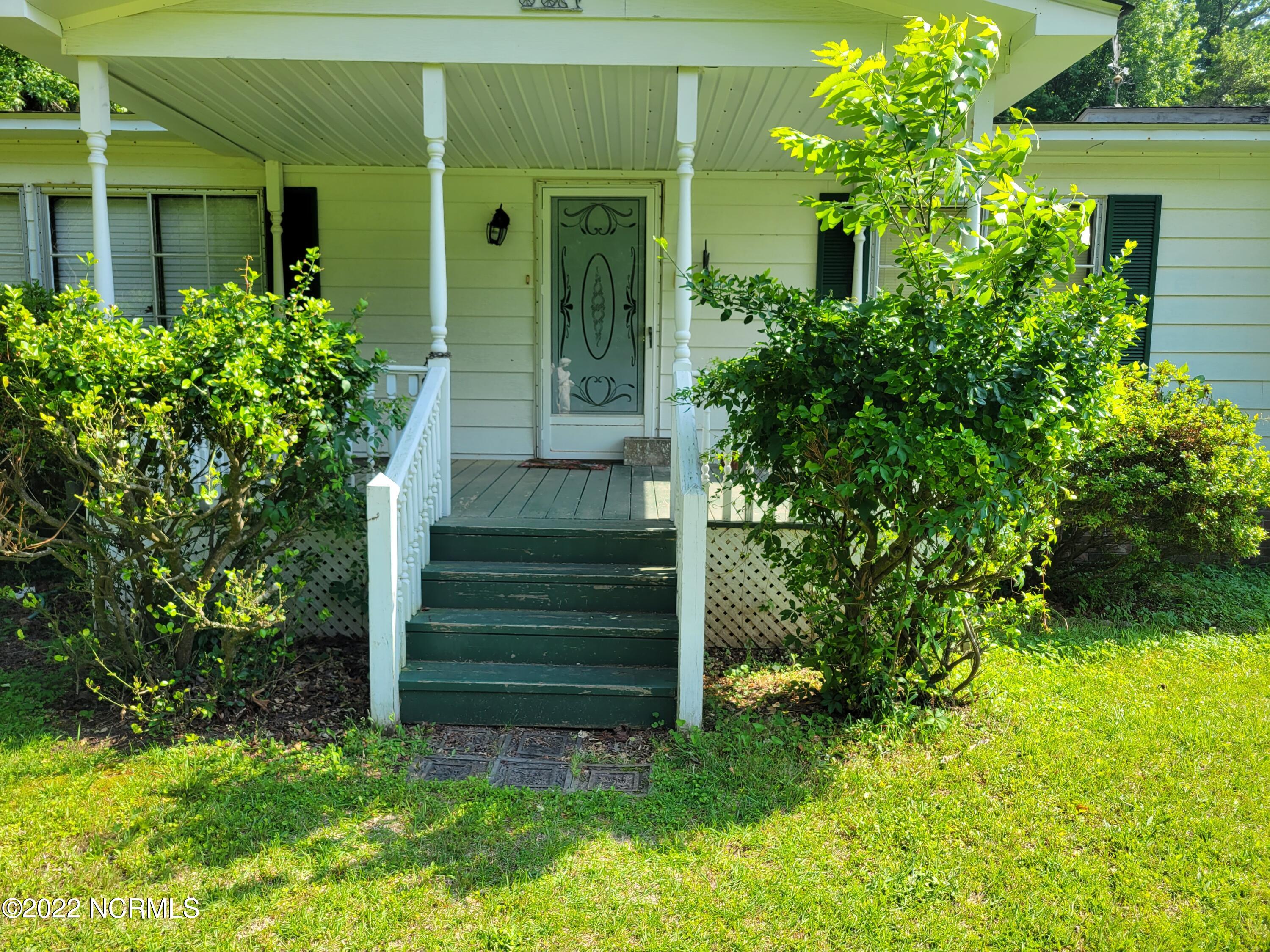 572 Main Street Property Photo 8