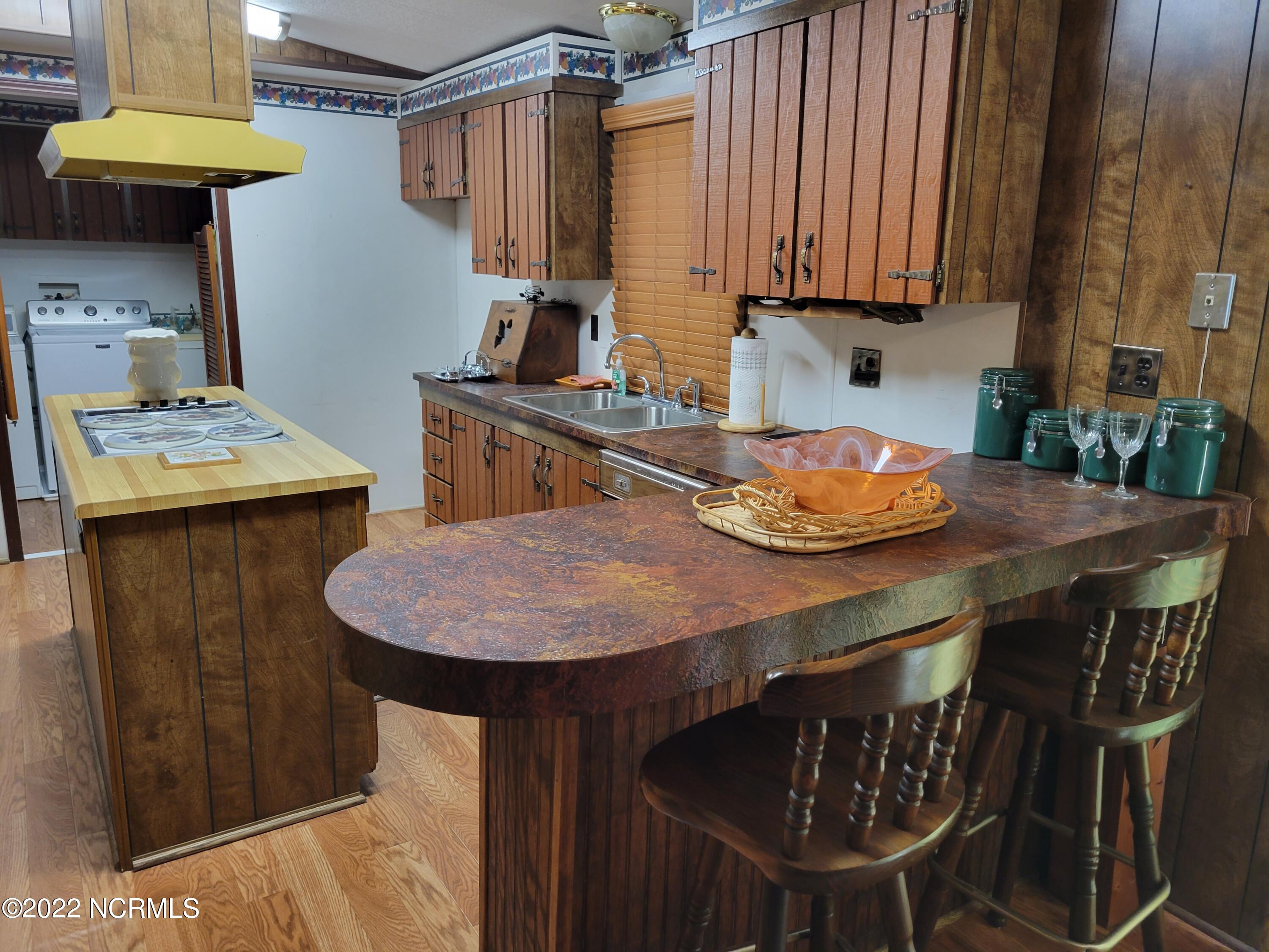 572 Main Street Property Photo 9