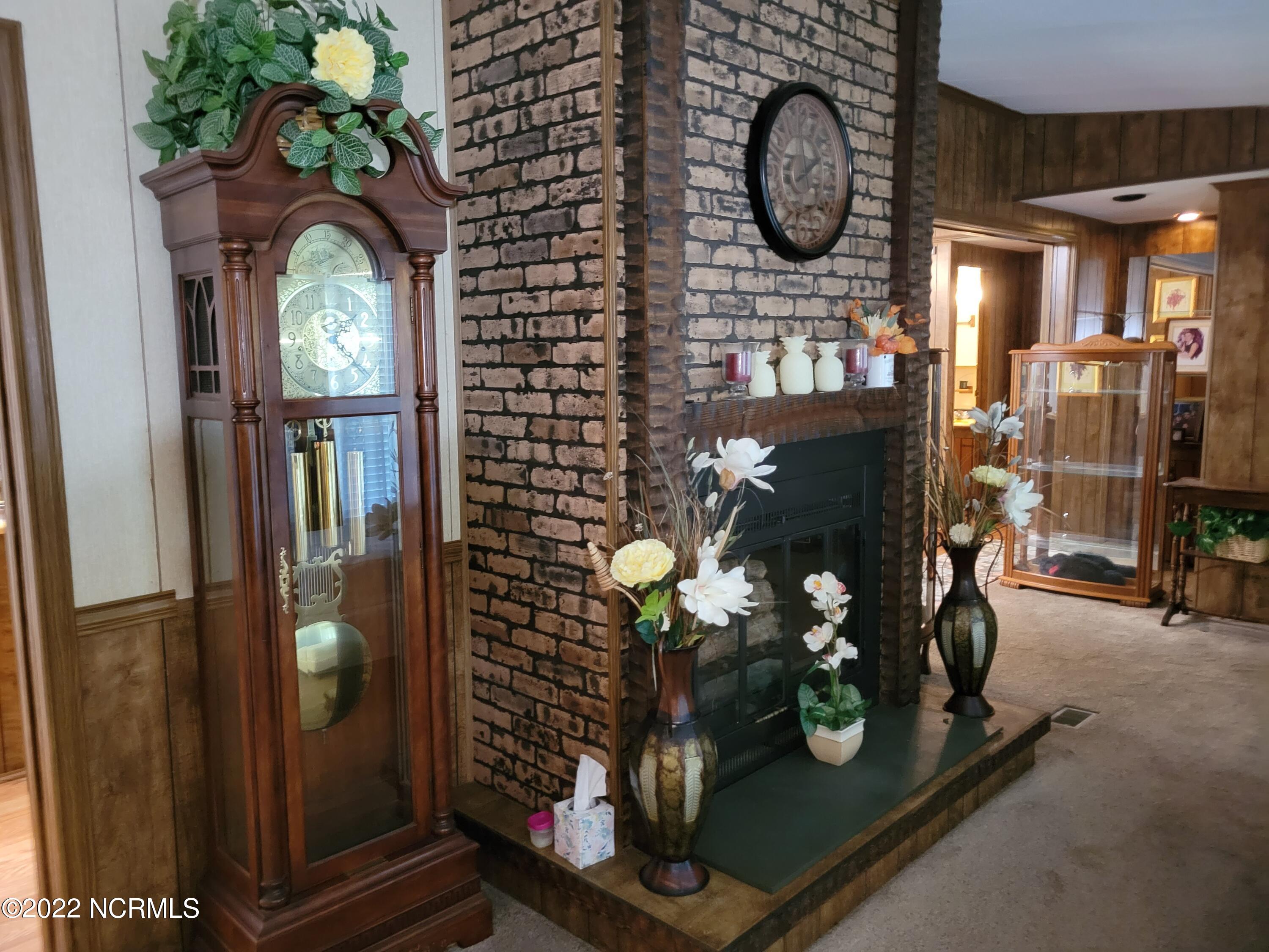 572 Main Street Property Photo 15