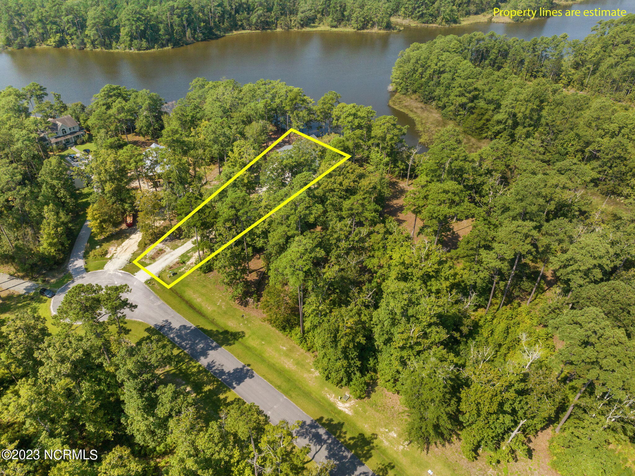 130 Queen Annes Court Property Photo 2