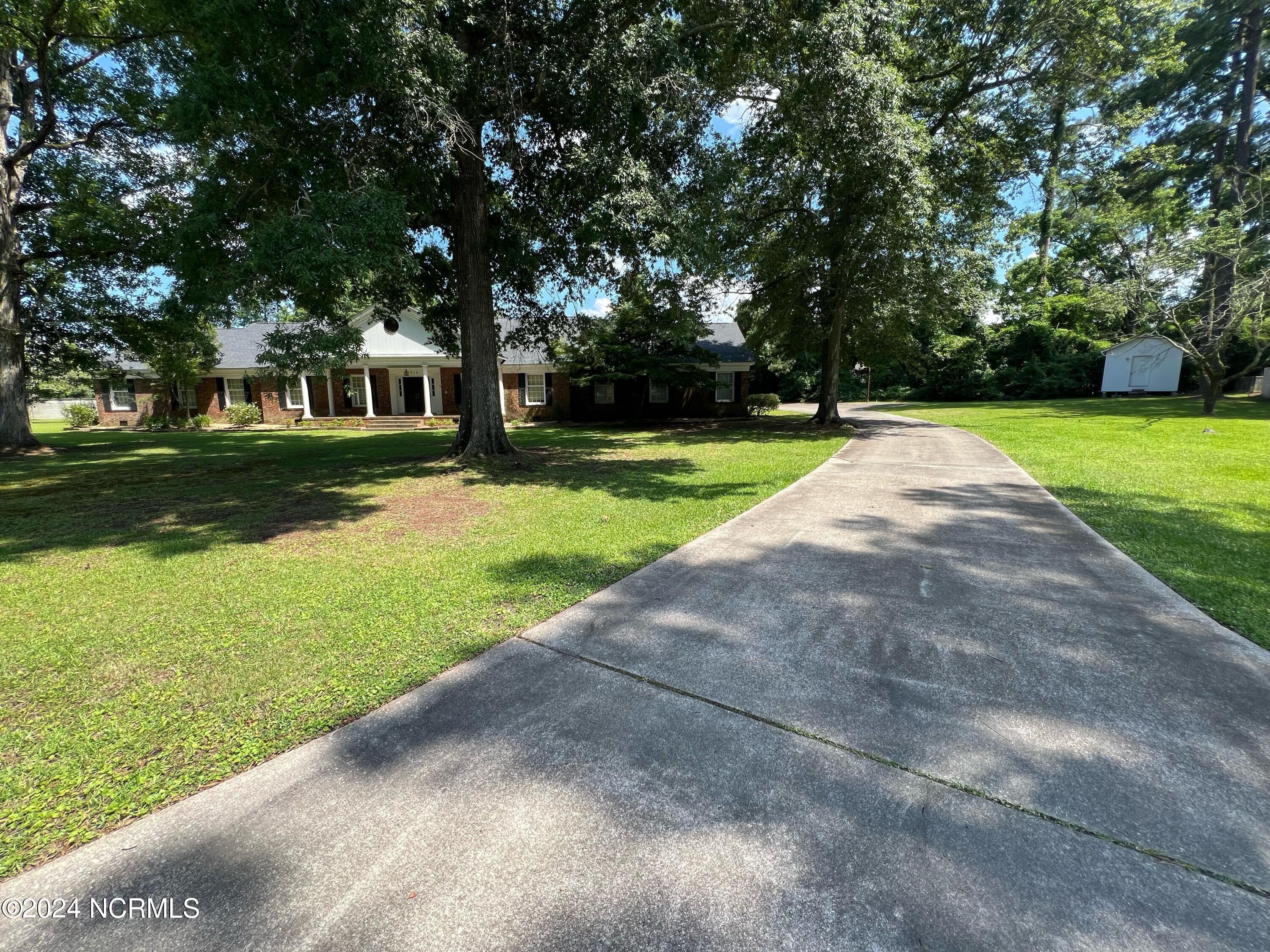 518 Edgewood Circle Property Photo 2