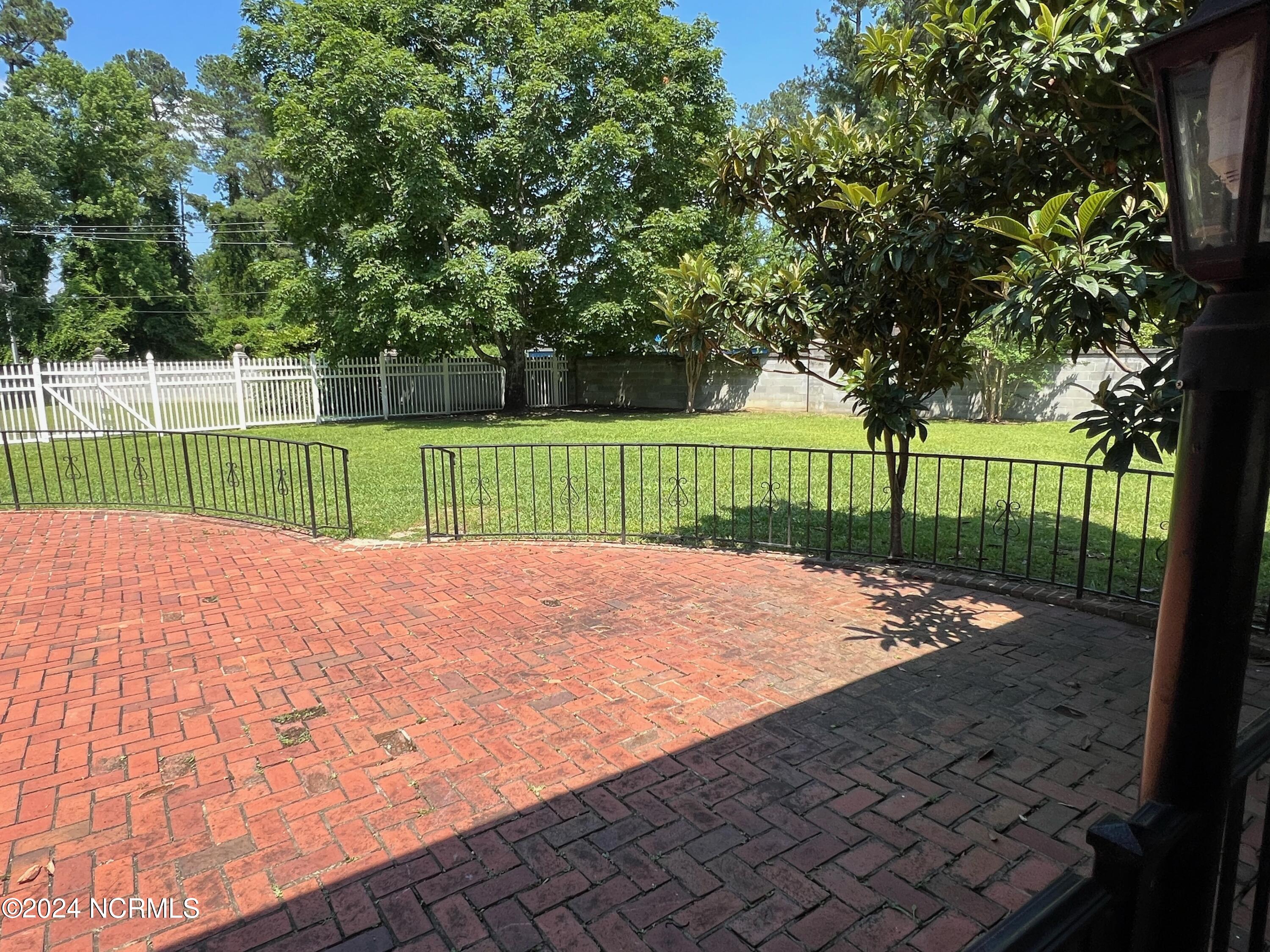 518 Edgewood Circle Property Photo 4