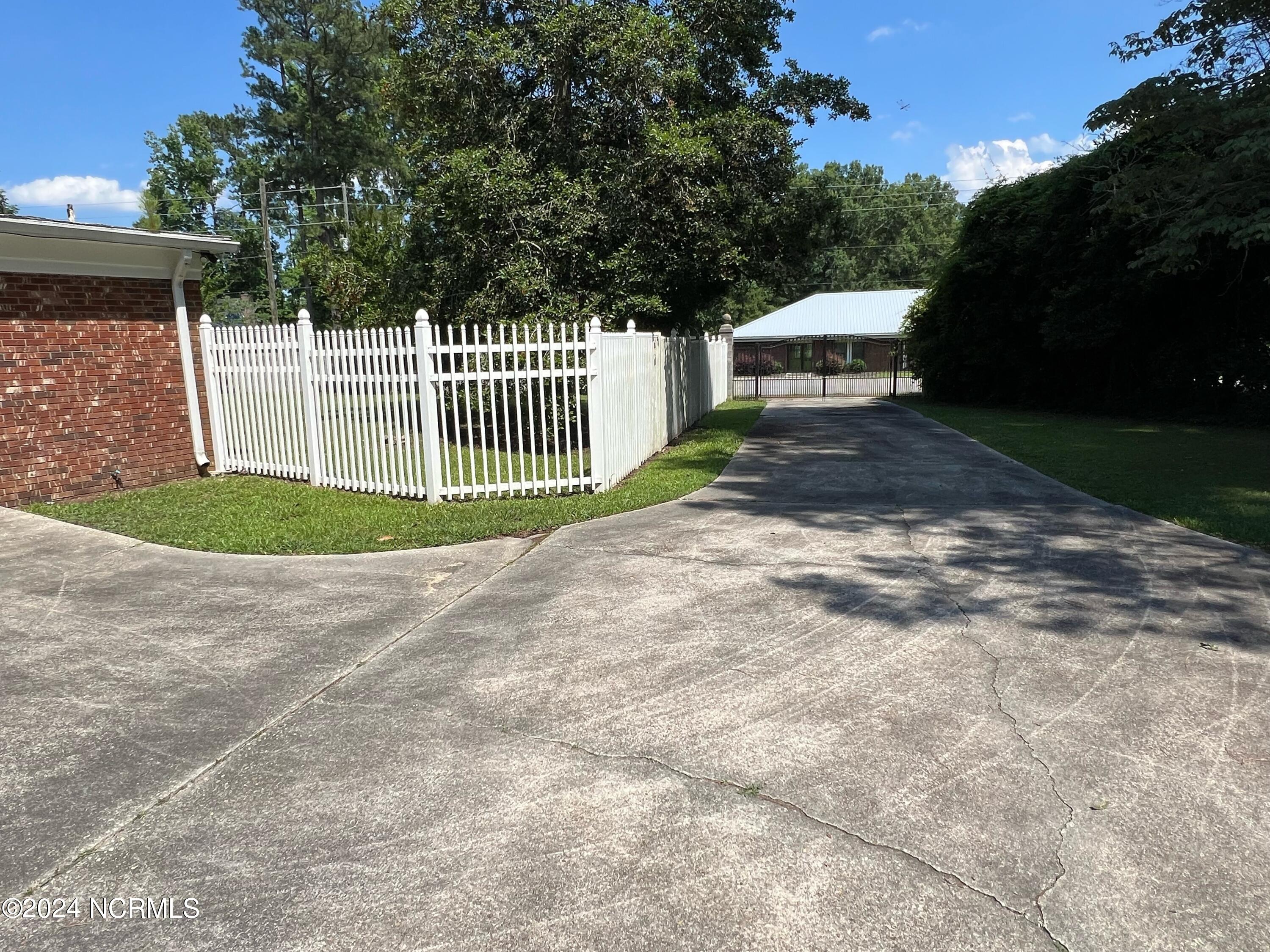 518 Edgewood Circle Property Photo 7