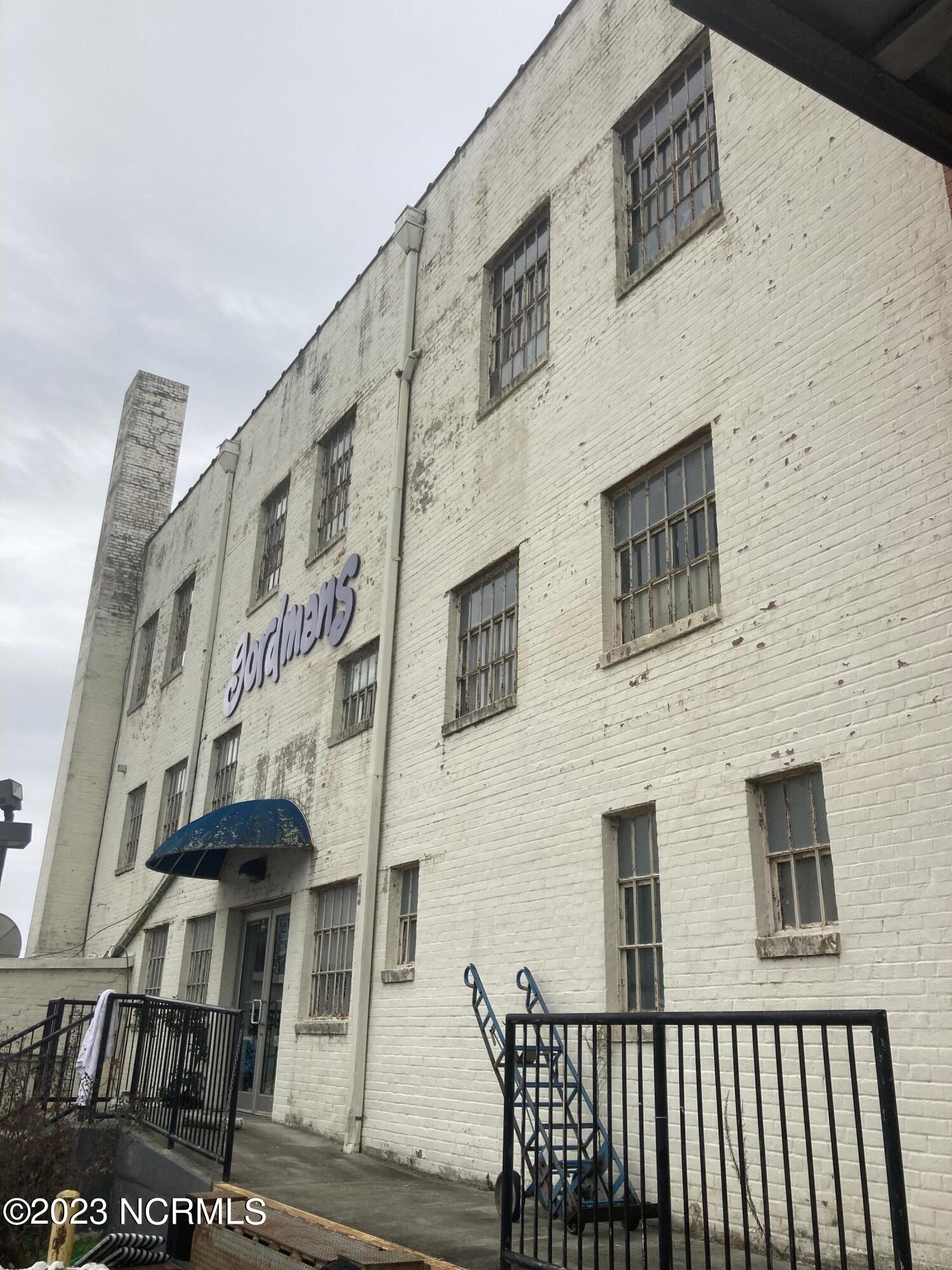 213 S Broad Street Property Photo 4