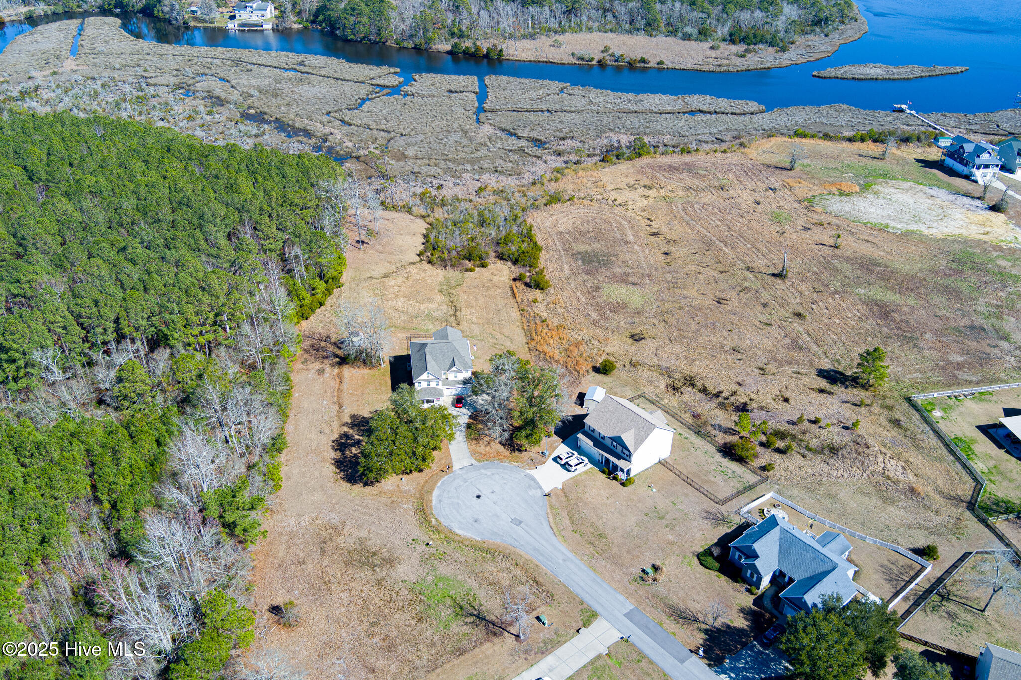 208 Willas Court Property Photo 4