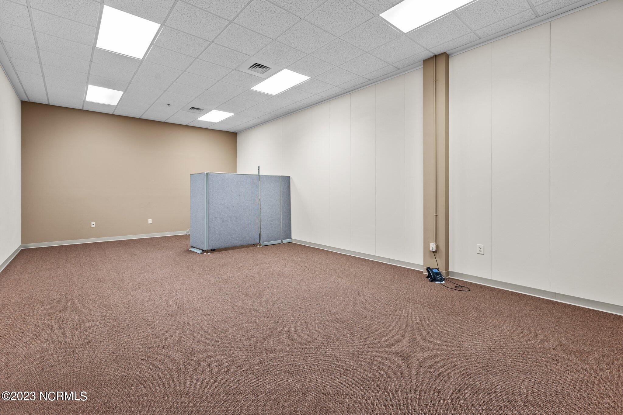 327 N Queen Street Property Photo 18