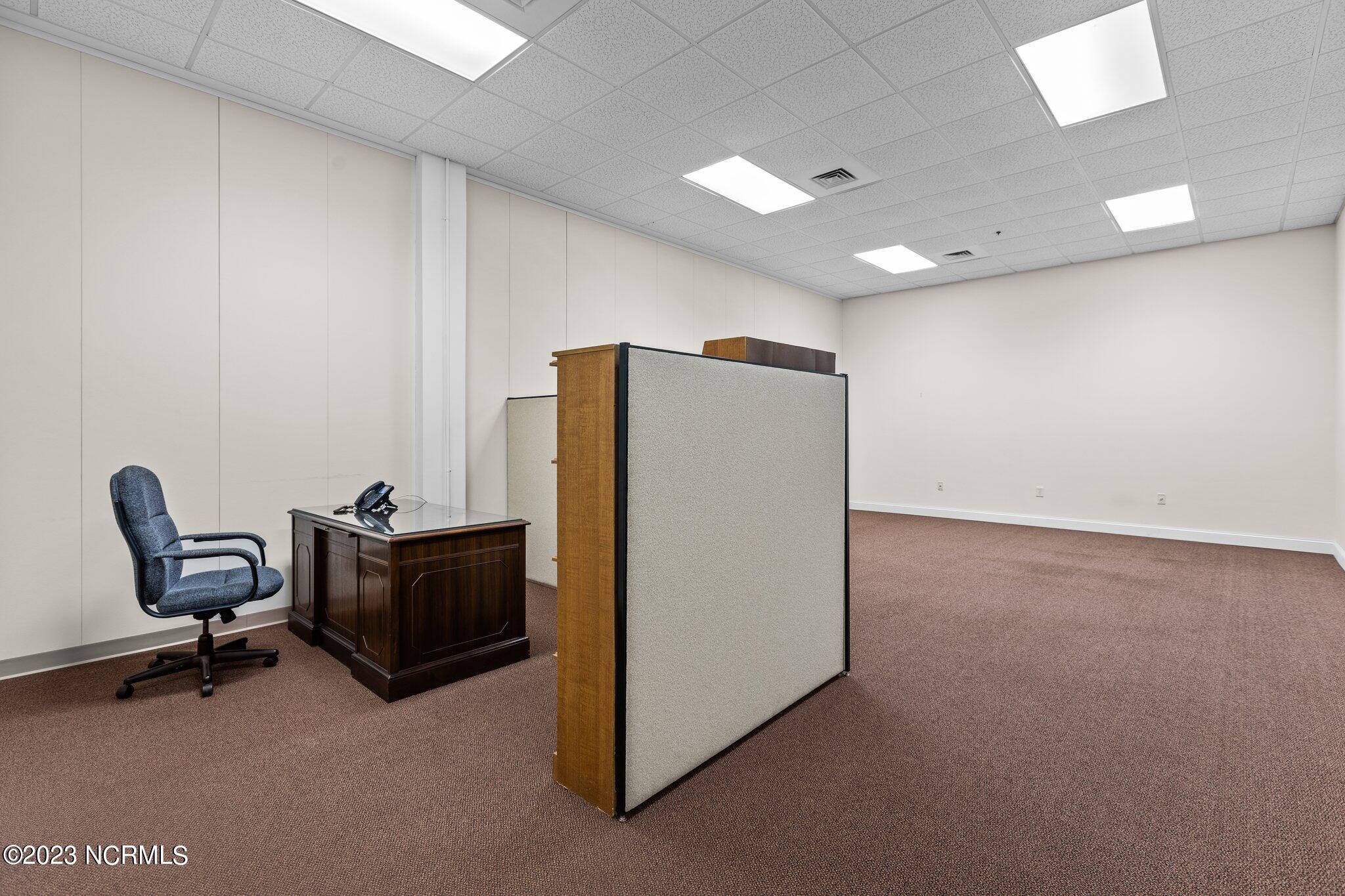 327 N Queen Street Property Photo 19