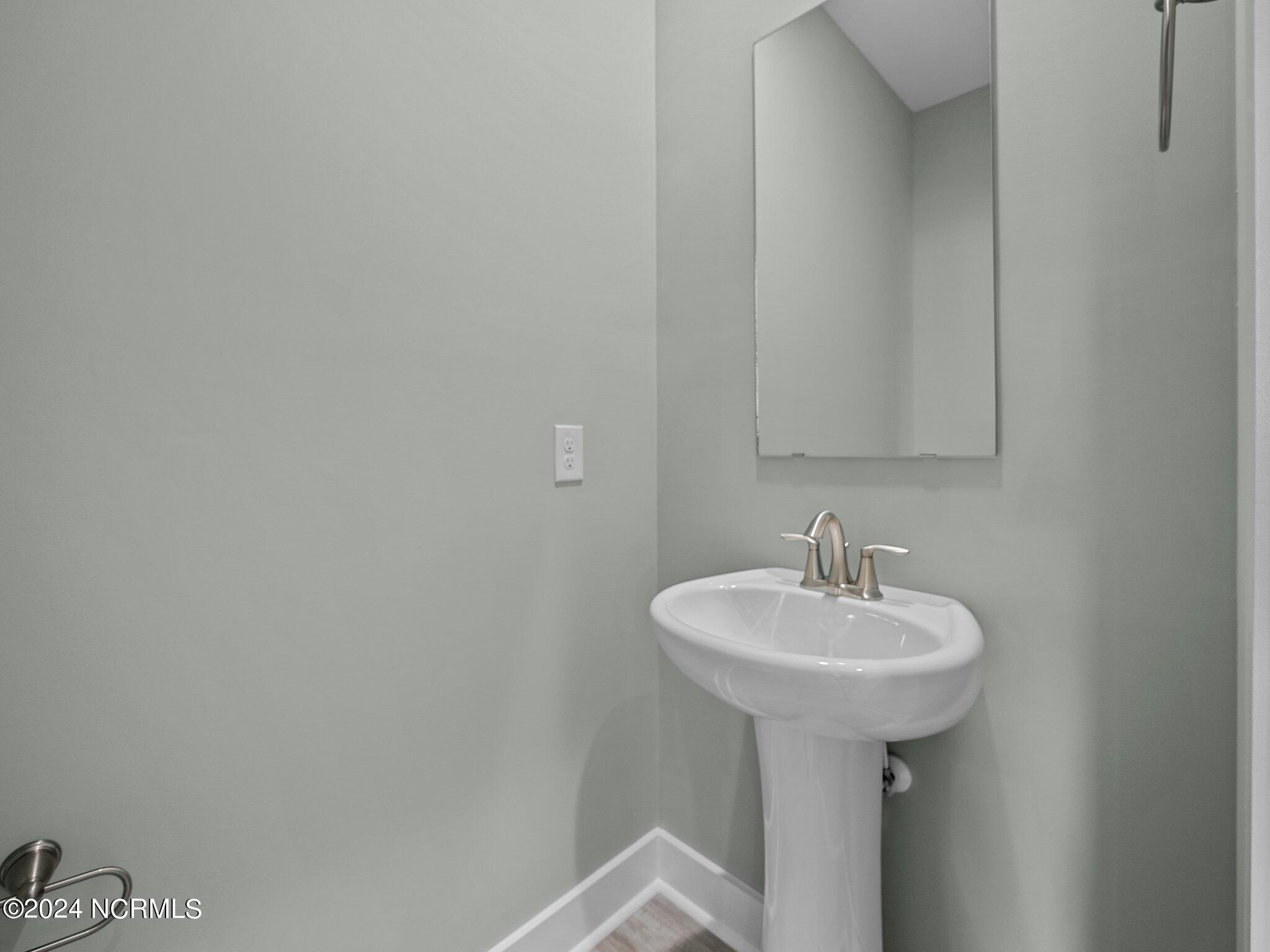 404 Bay Harbor Court Property Photo 14