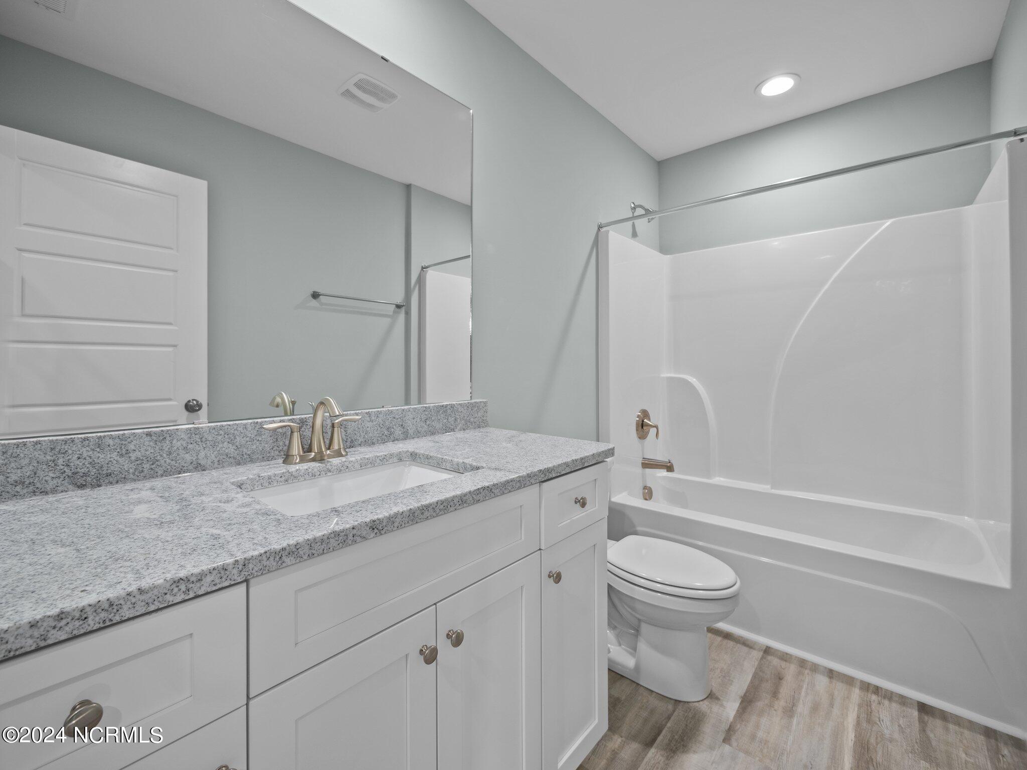 404 Bay Harbor Court Property Photo 25