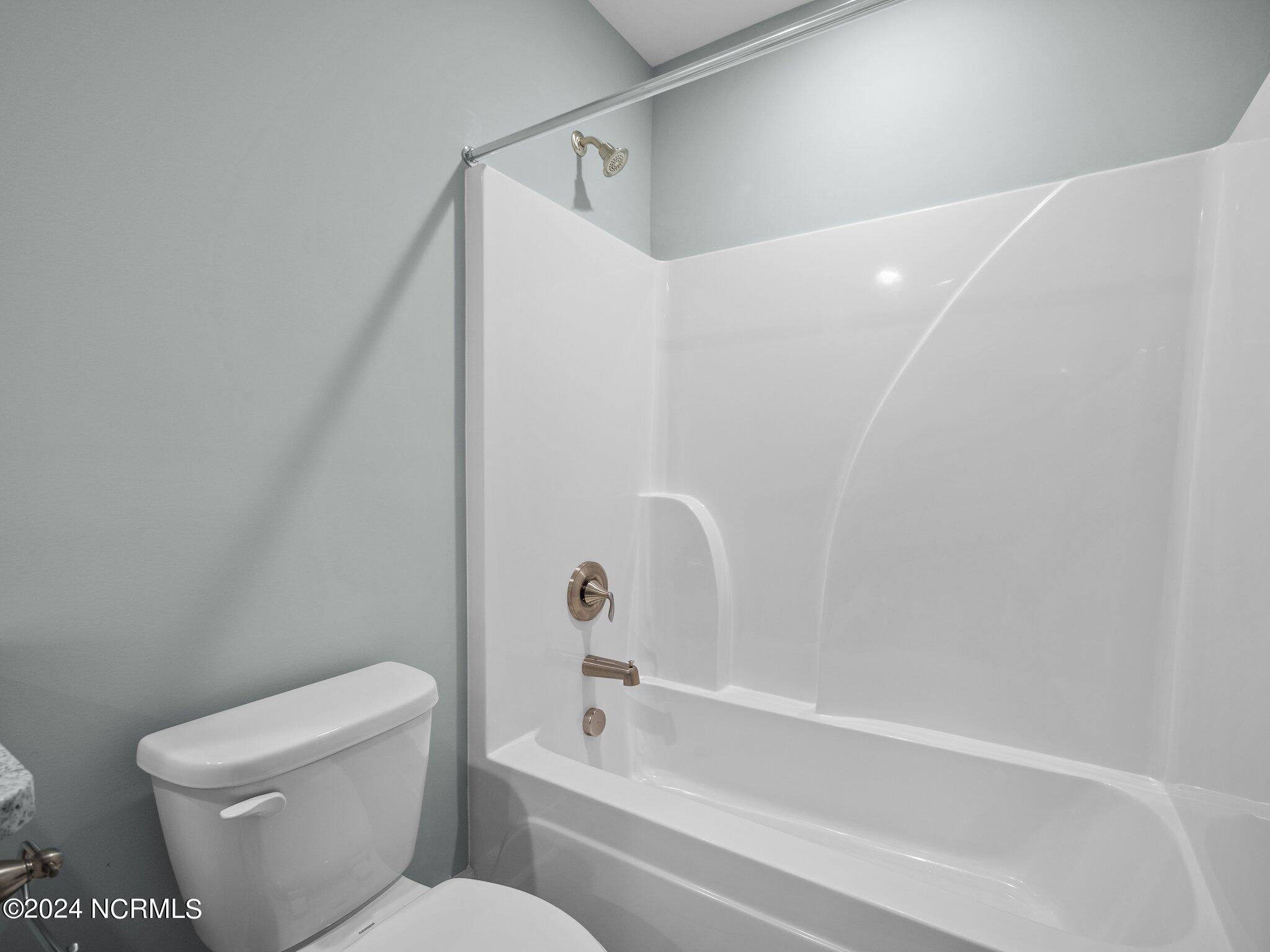 404 Bay Harbor Court Property Photo 26