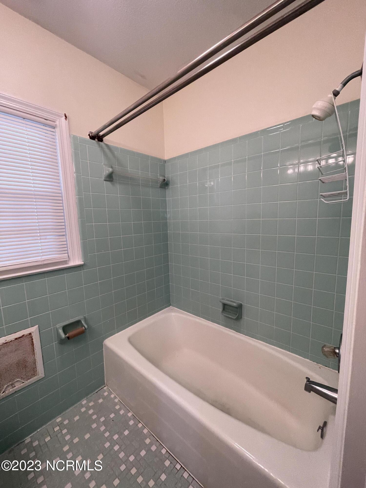 100 Shields Street Property Photo 23