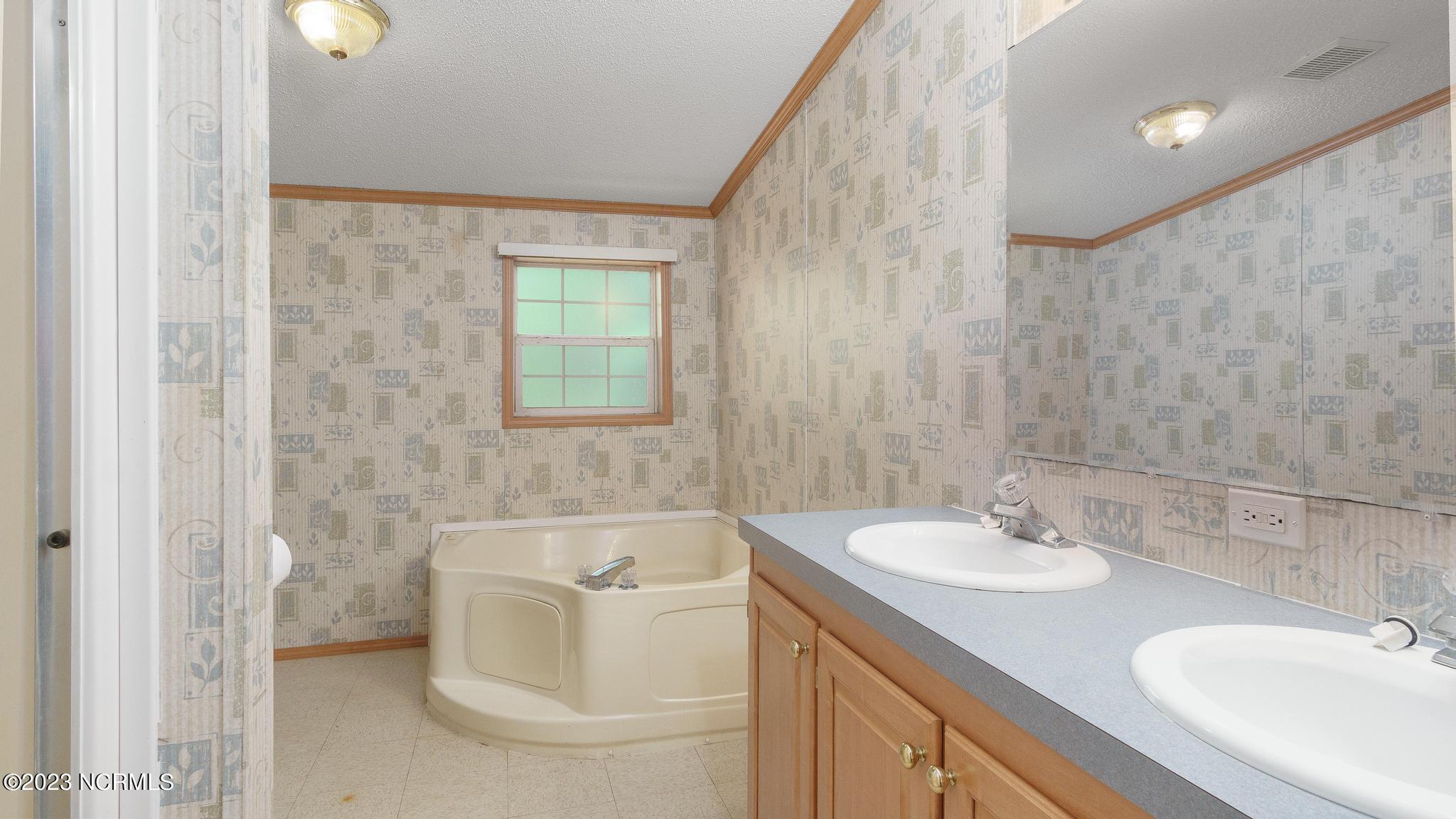 472 Eaton Ferry Road Property Photo 10