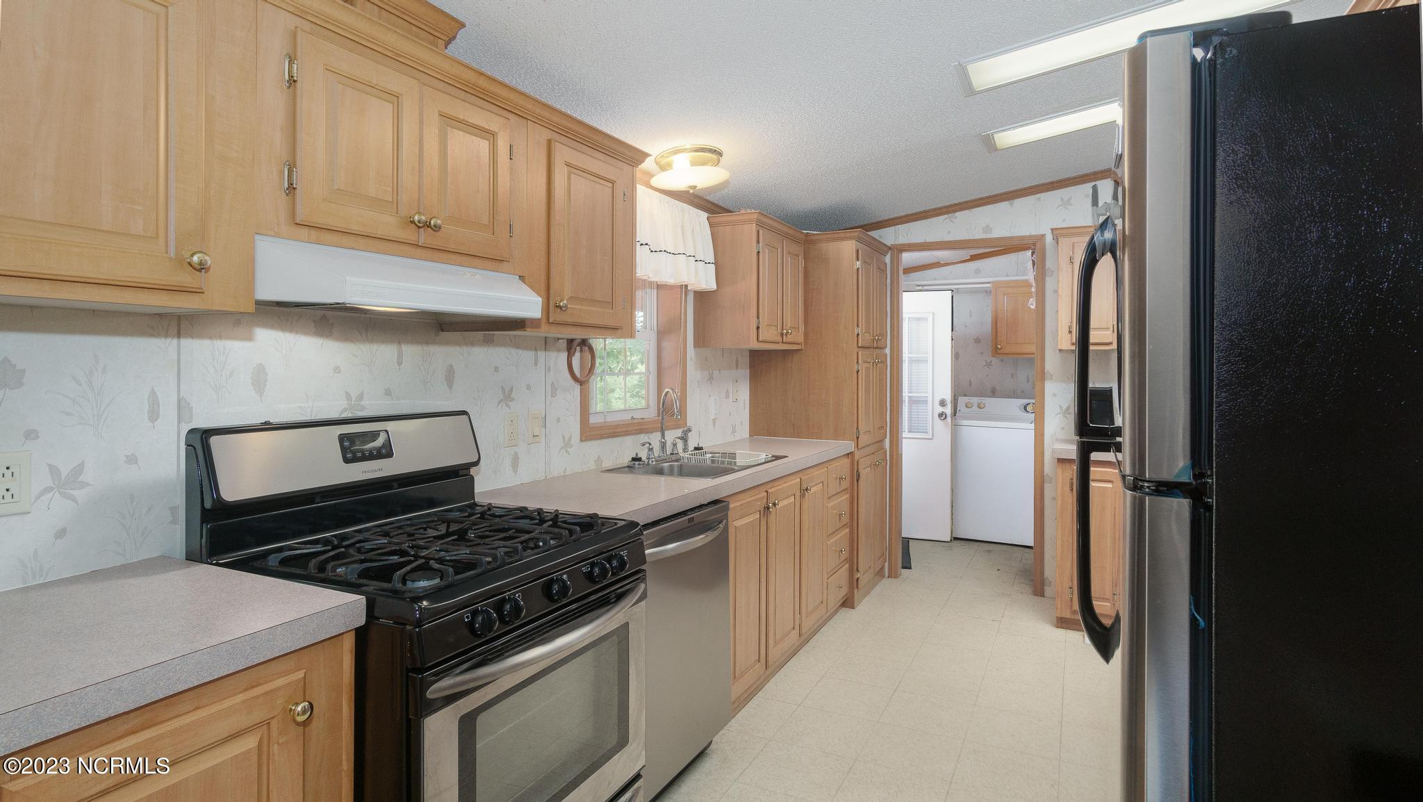 472 Eaton Ferry Road Property Photo 11