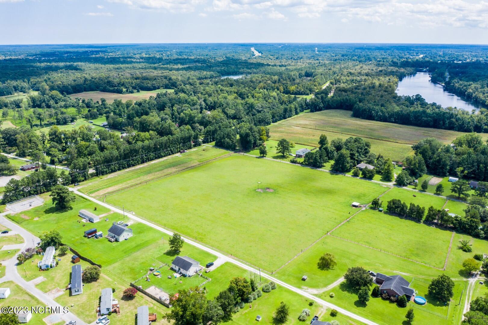 117 Highway & Oaks Plantation Property Photo 9