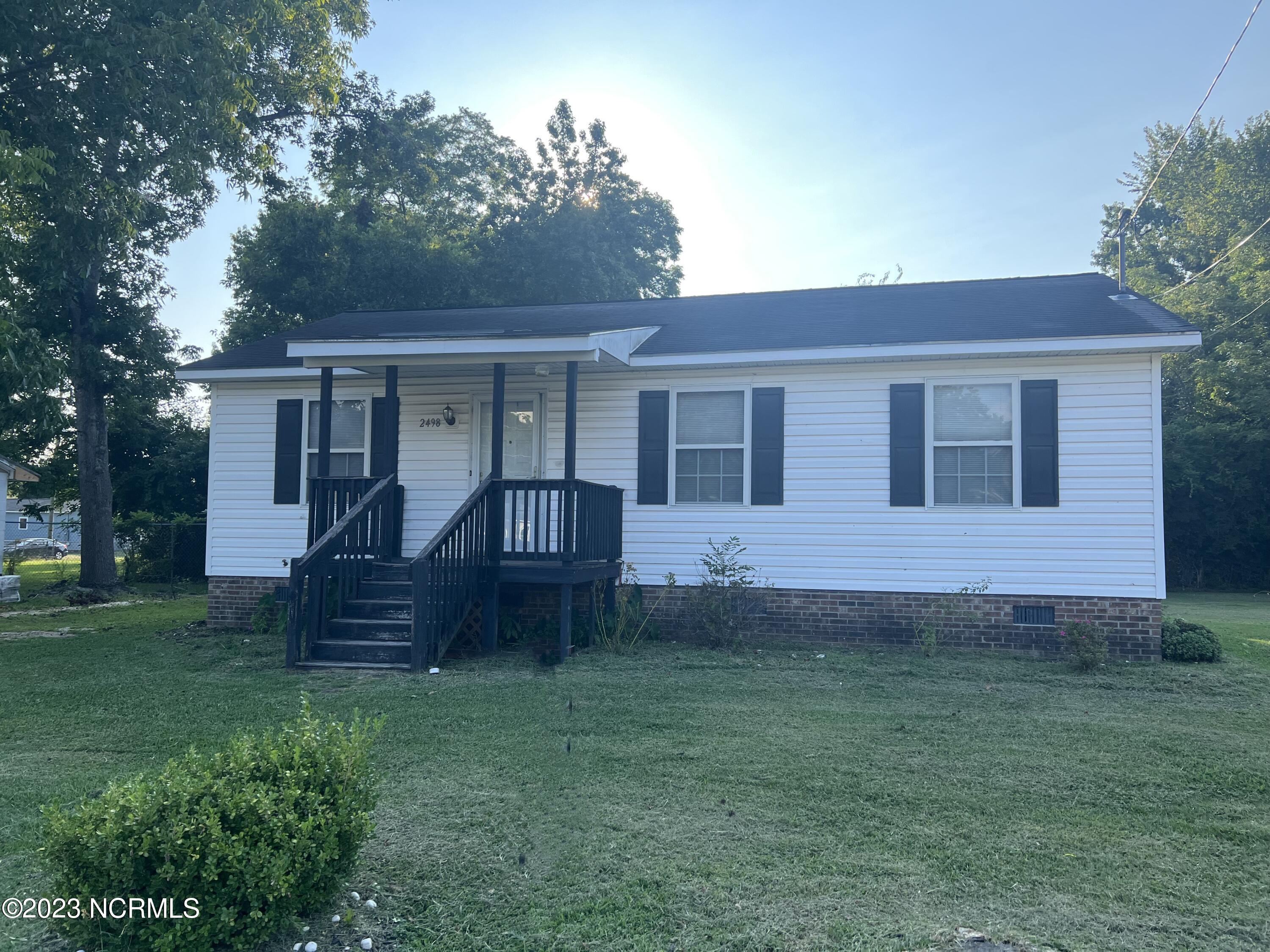 2498 Railroad Street Property Photo 1