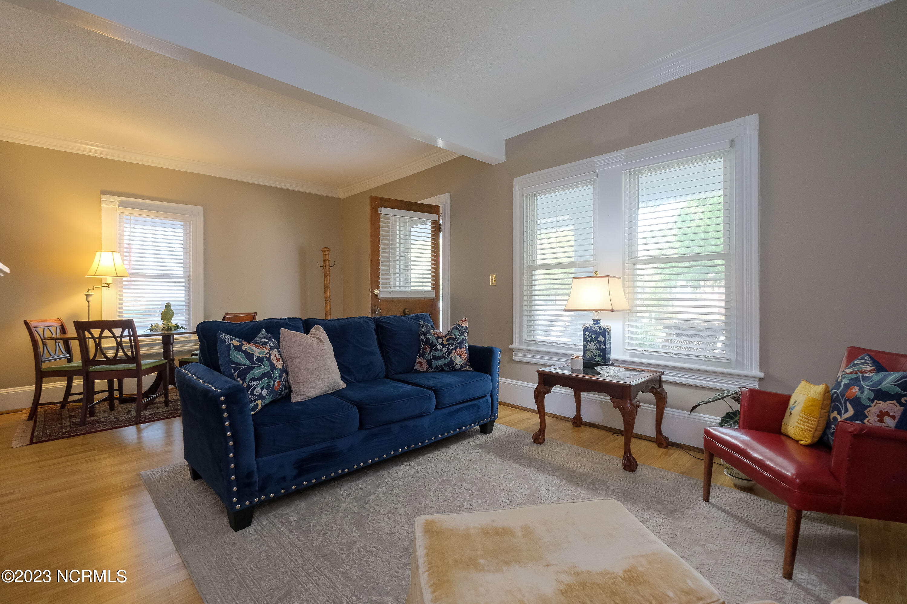 111 S Oakum Street Property Photo 6