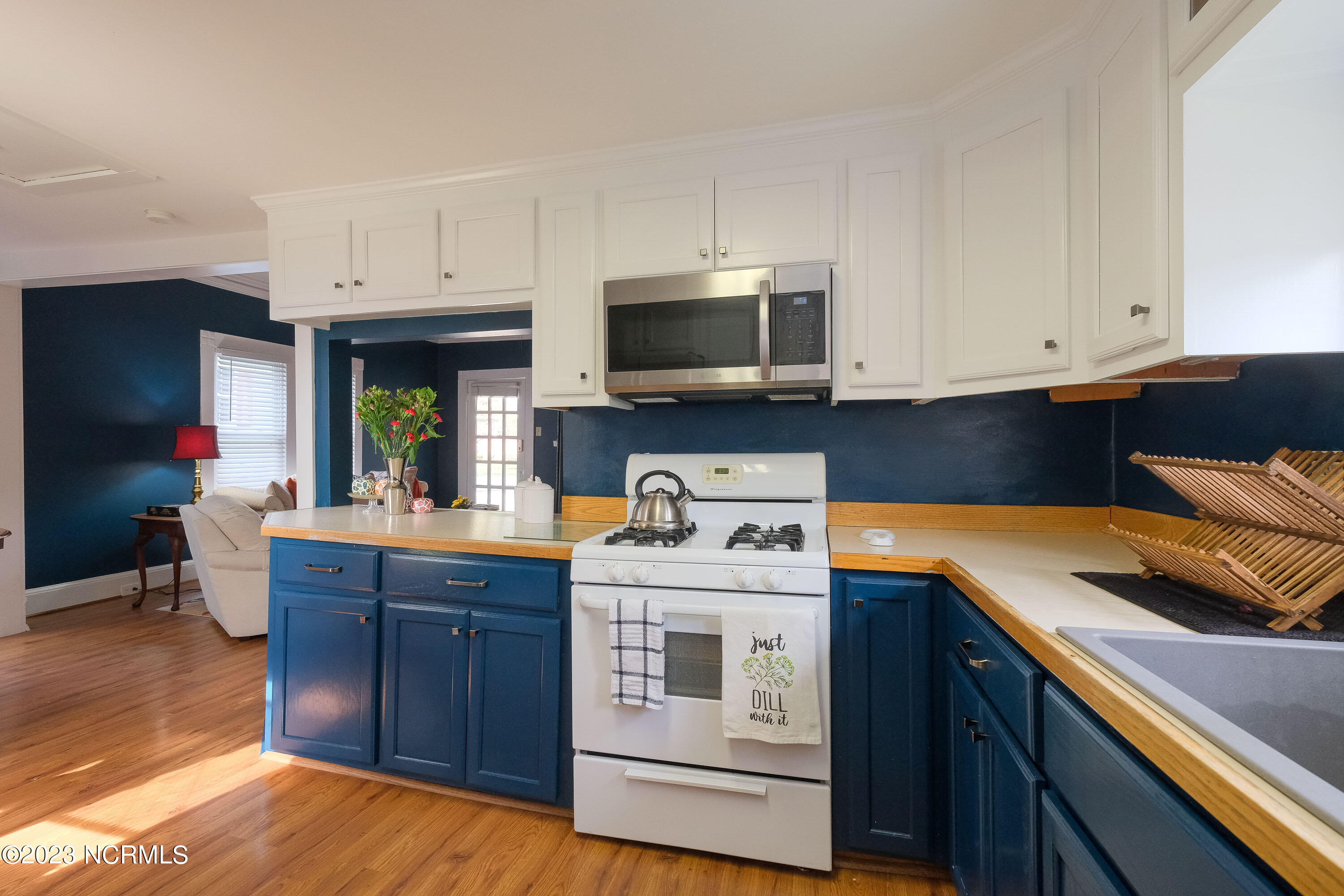 111 S Oakum Street Property Photo 16