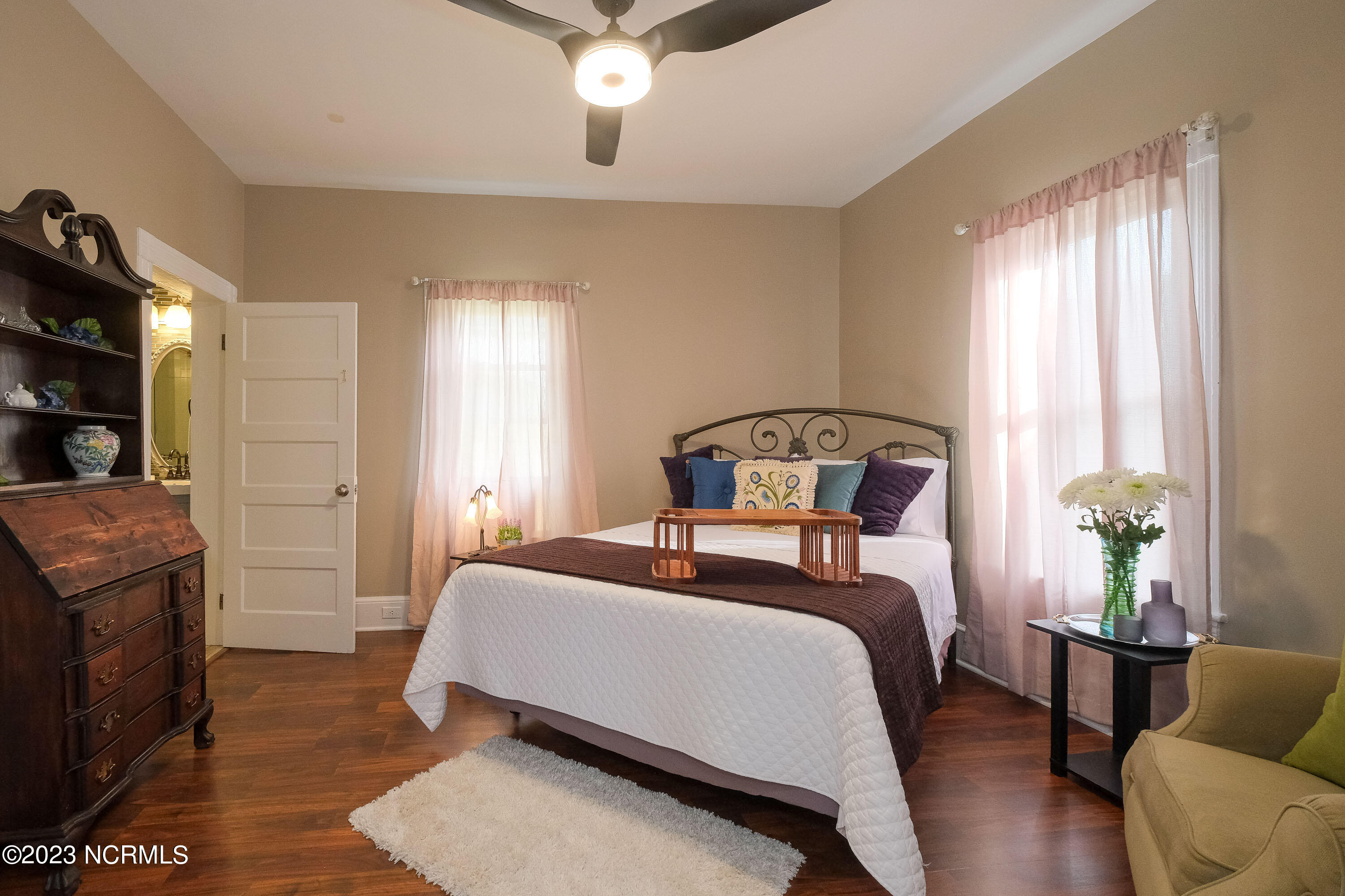 111 S Oakum Street Property Photo 19