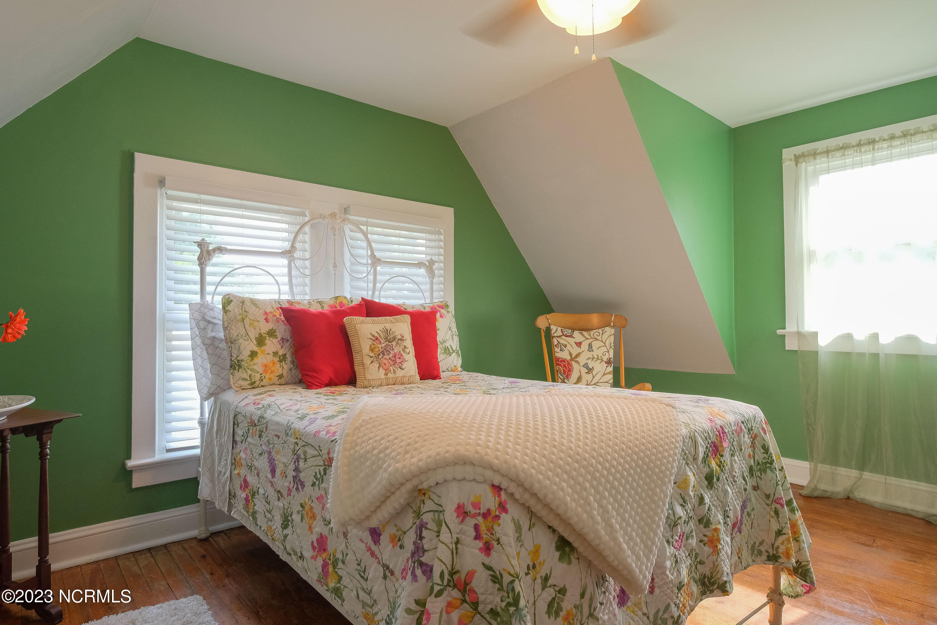 111 S Oakum Street Property Photo 24
