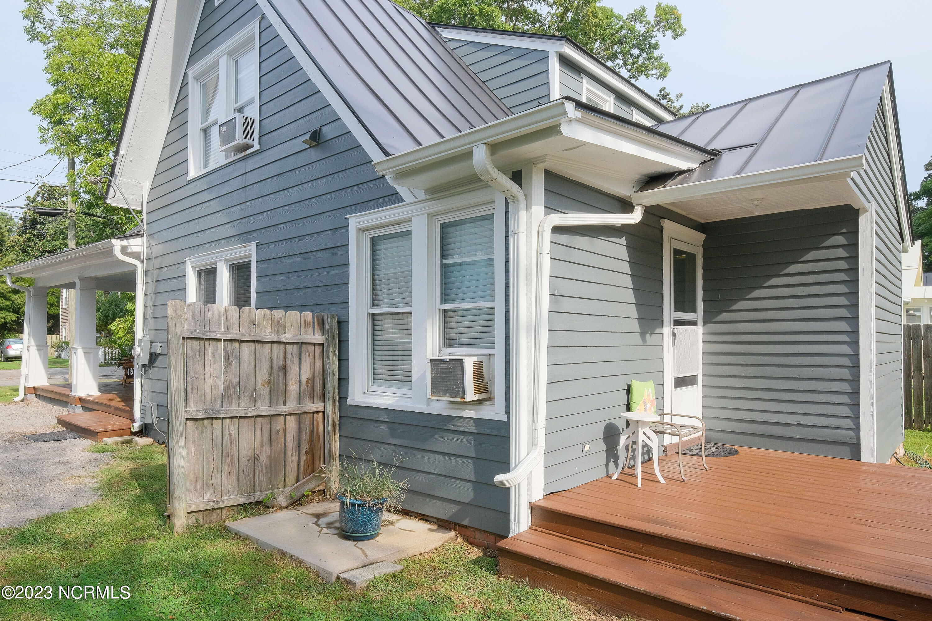 111 S Oakum Street Property Photo 29