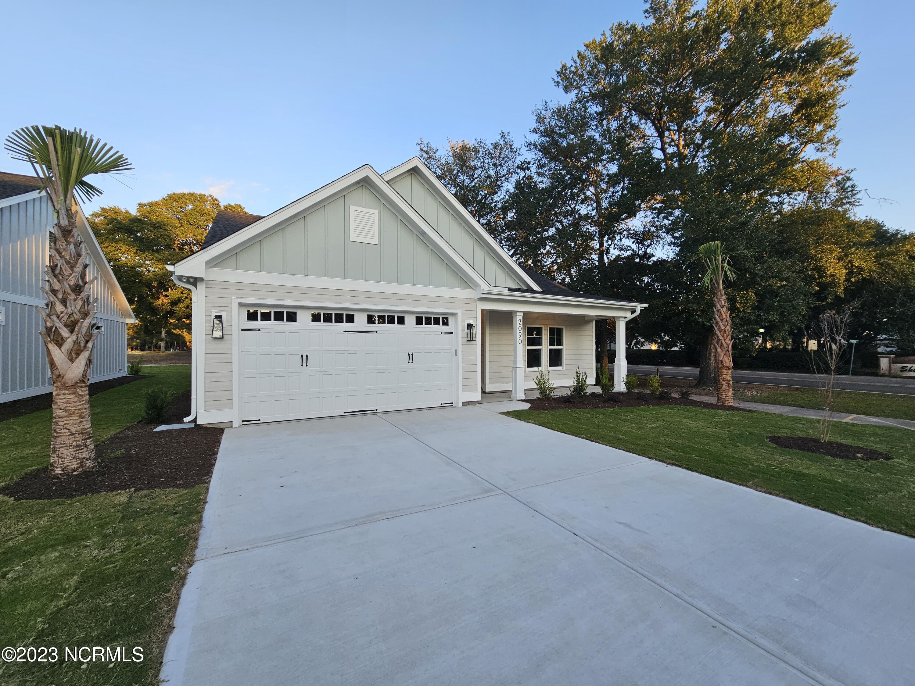 2090 Greenside Manor Drive L-39 Property Photo 1