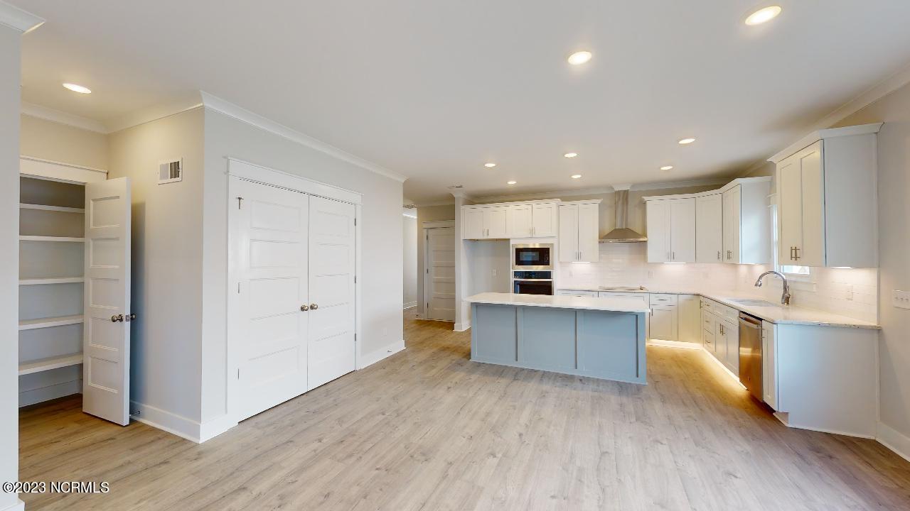 2090 Greenside Manor Drive L-39 Property Photo 5