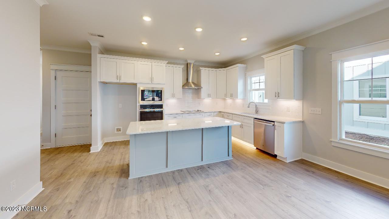 2090 Greenside Manor Drive L-39 Property Photo 6