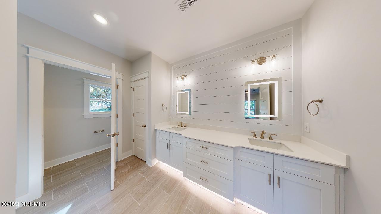 2090 Greenside Manor Drive L-39 Property Photo 12