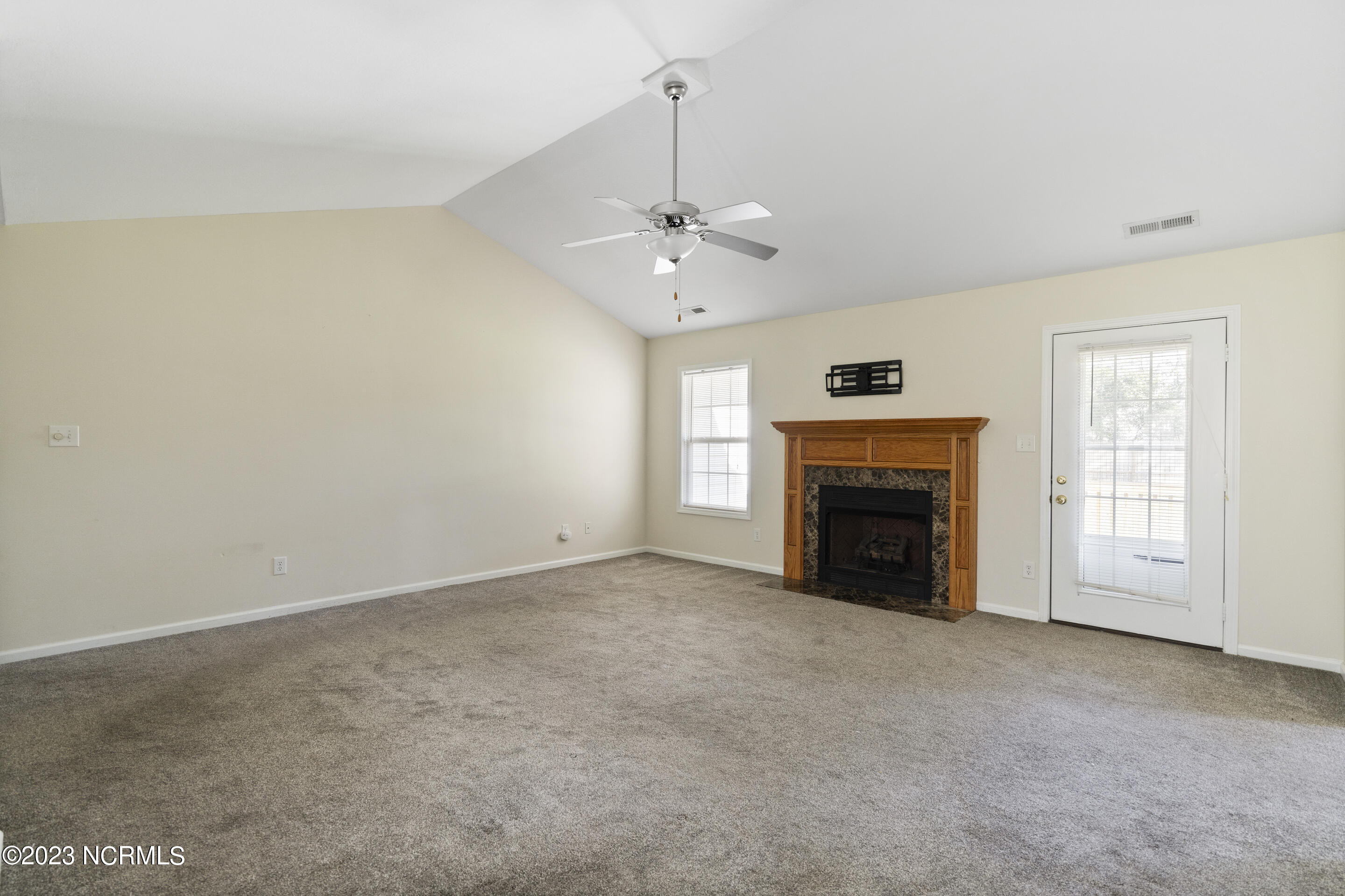 127 Secretariat Drive Property Photo 9
