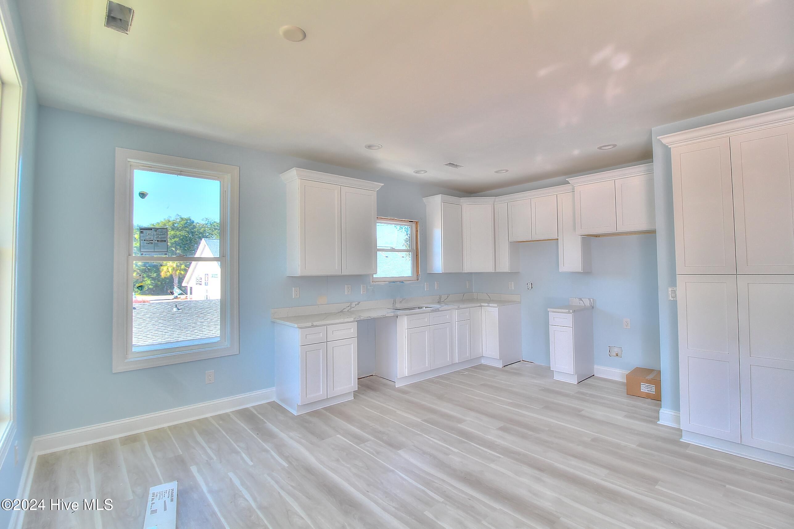 6926 Beach Drive Property Photo 5