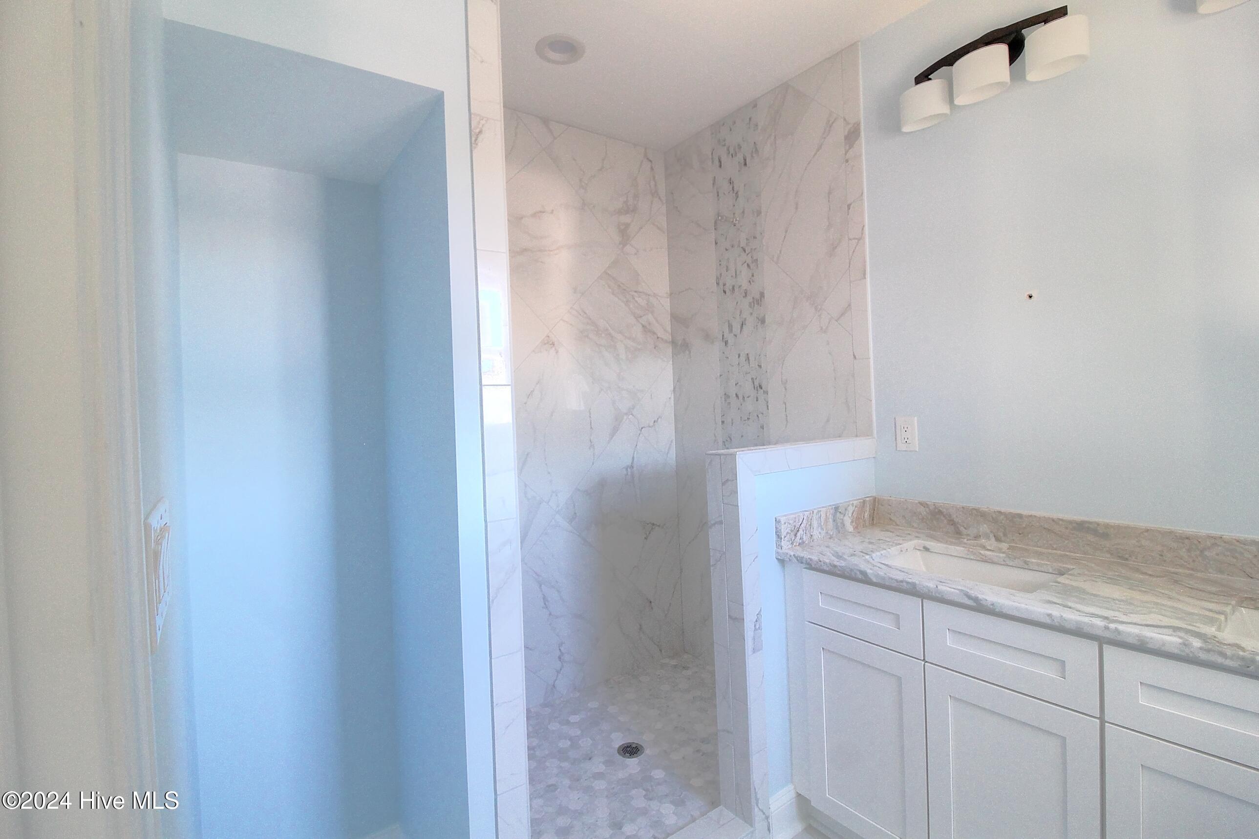 6926 Beach Drive Property Photo 8