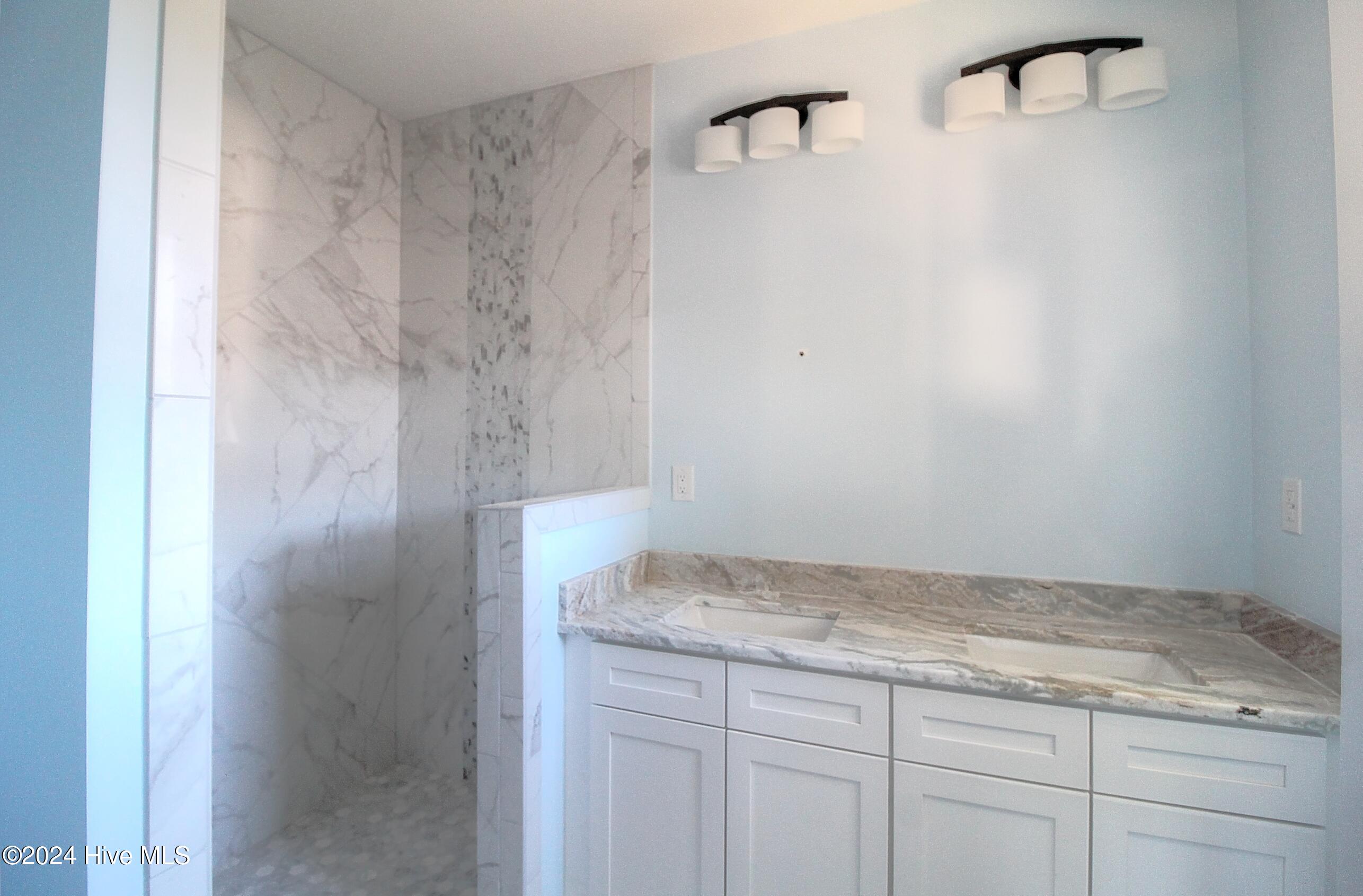 6926 Beach Drive Property Photo 9