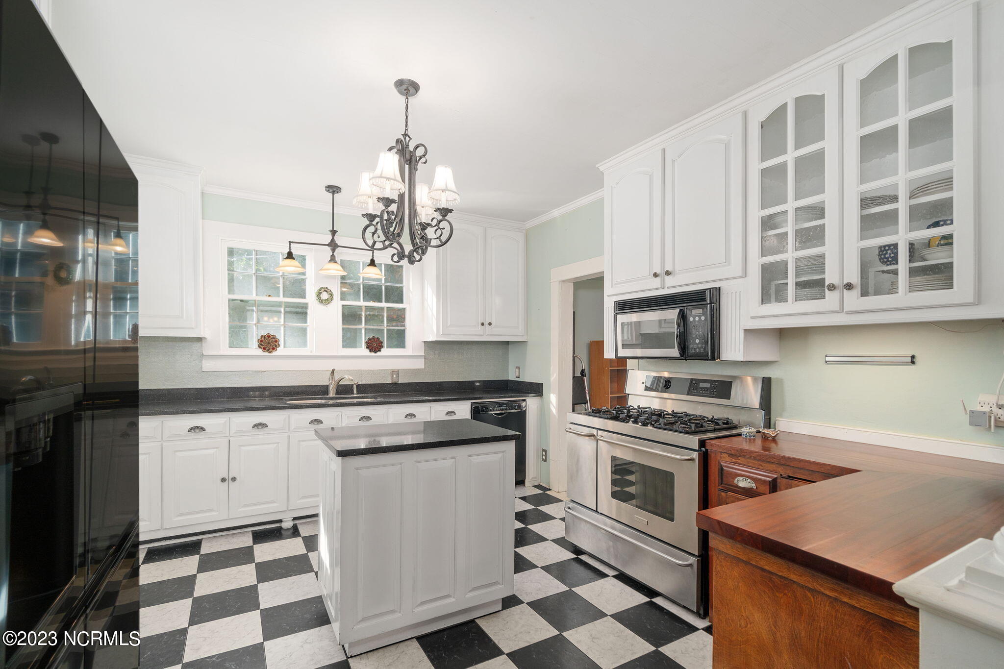 501 New Street Property Photo 4