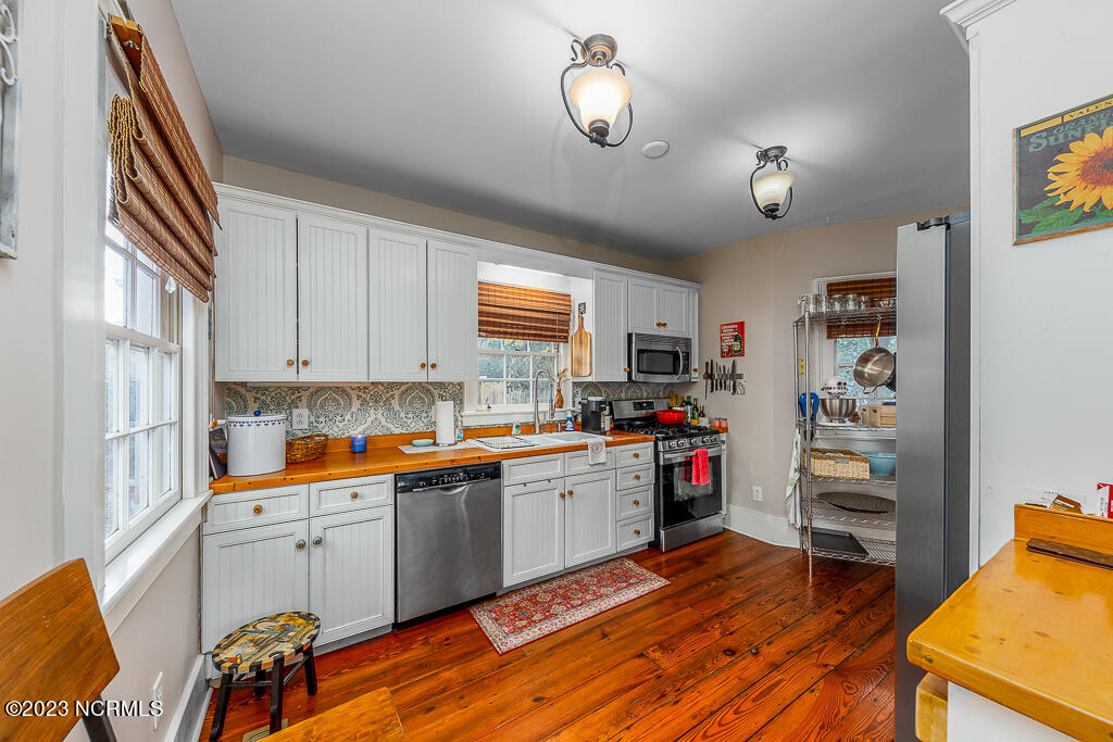 406 Metcalf Street Property Photo 10